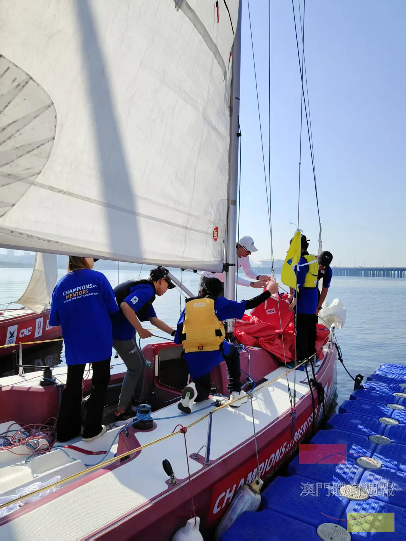 體驗活動由參加世界帆船對抗賽決賽的船長指導.jpg