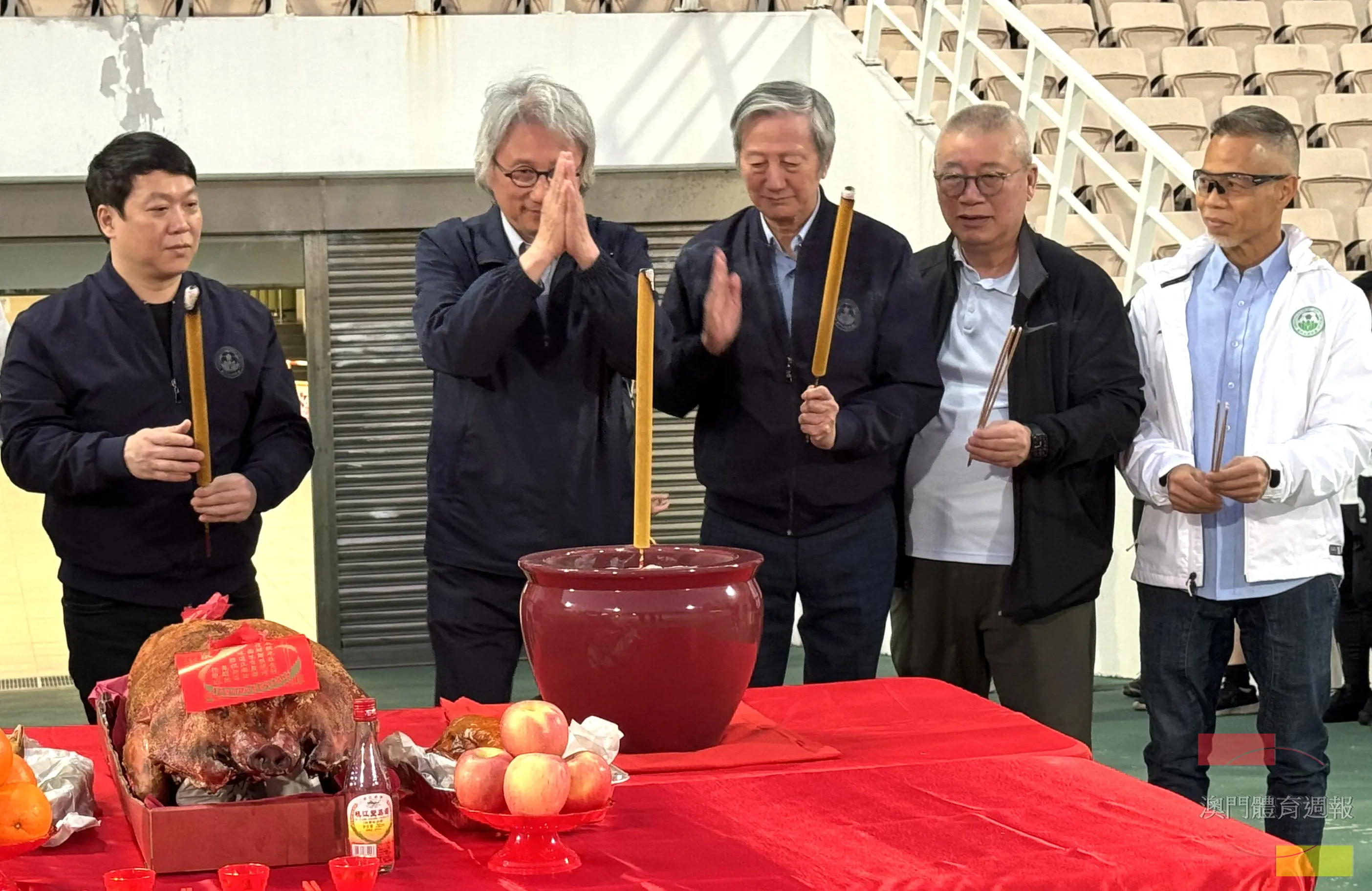 一眾領導誠心祈福，祝願賽事順利舉行。.jpg
