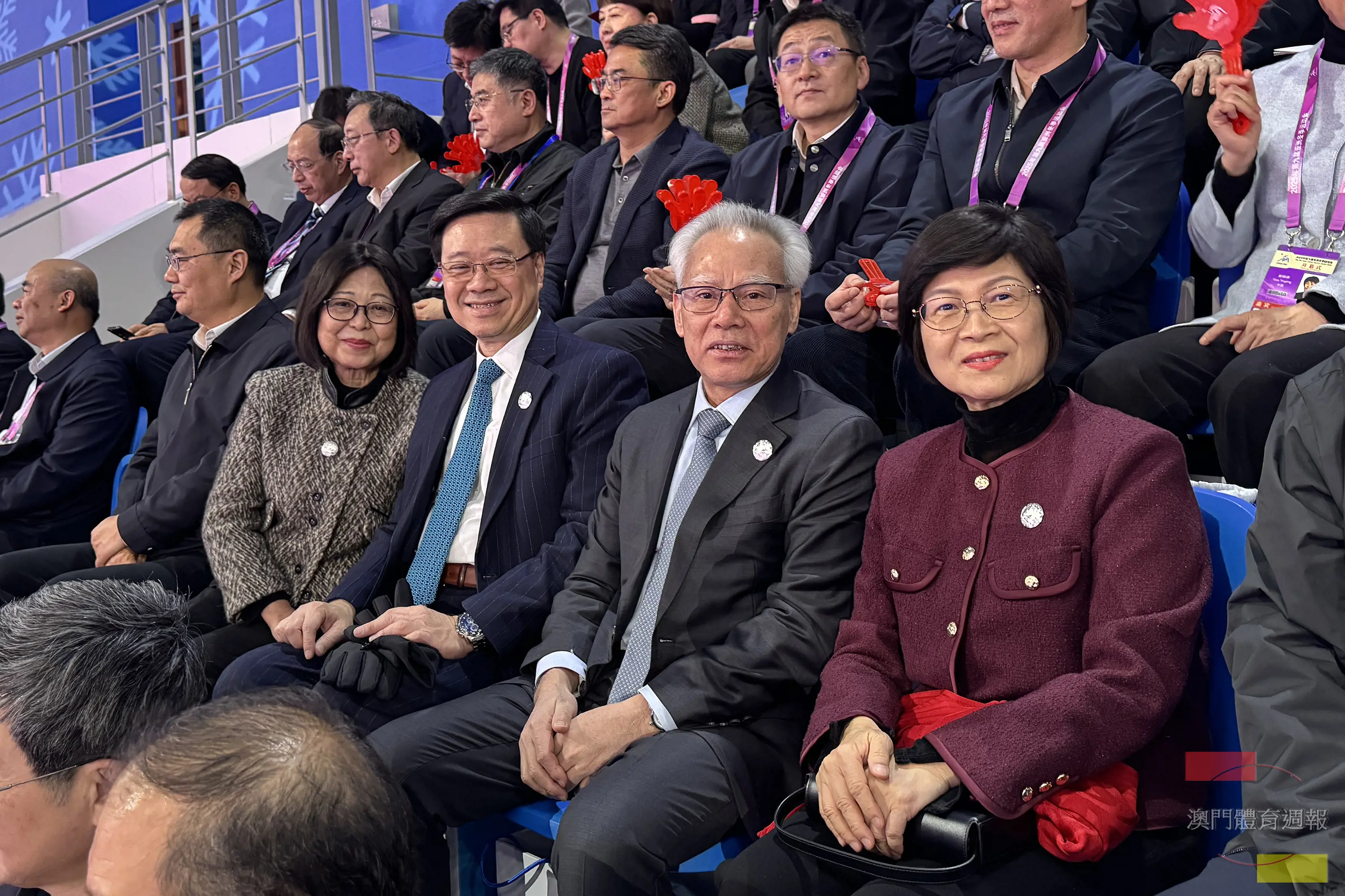 澳門行政長官岑浩輝伉儷(右二，右一)及香港行政長官李家超(左二，左一)伉儷出席“第九屆亞洲冬季運動會”開幕式。.jpg