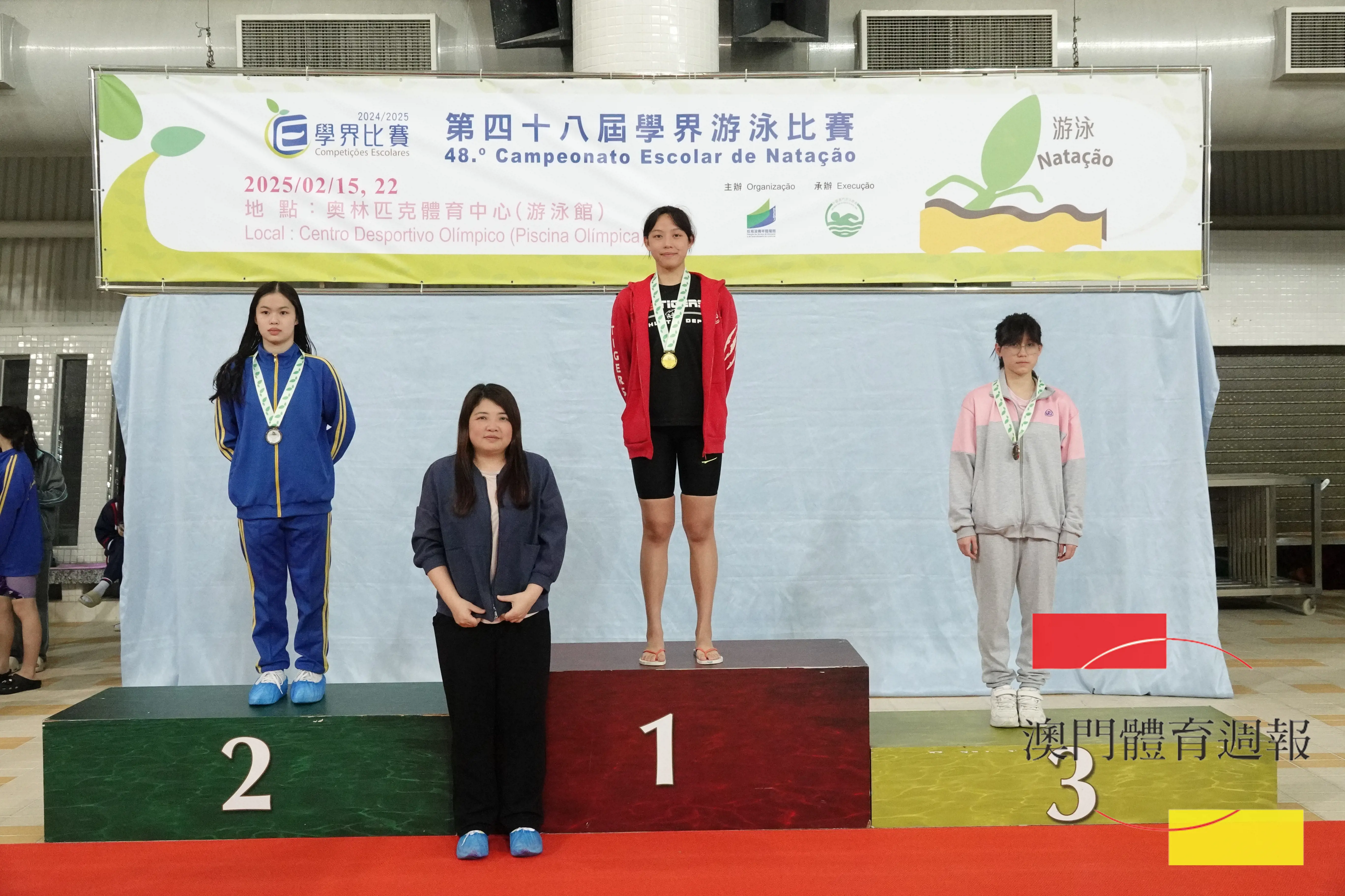 澳門國際學校的黃婉柔打破女子B組一百米仰泳大會紀錄.jpg