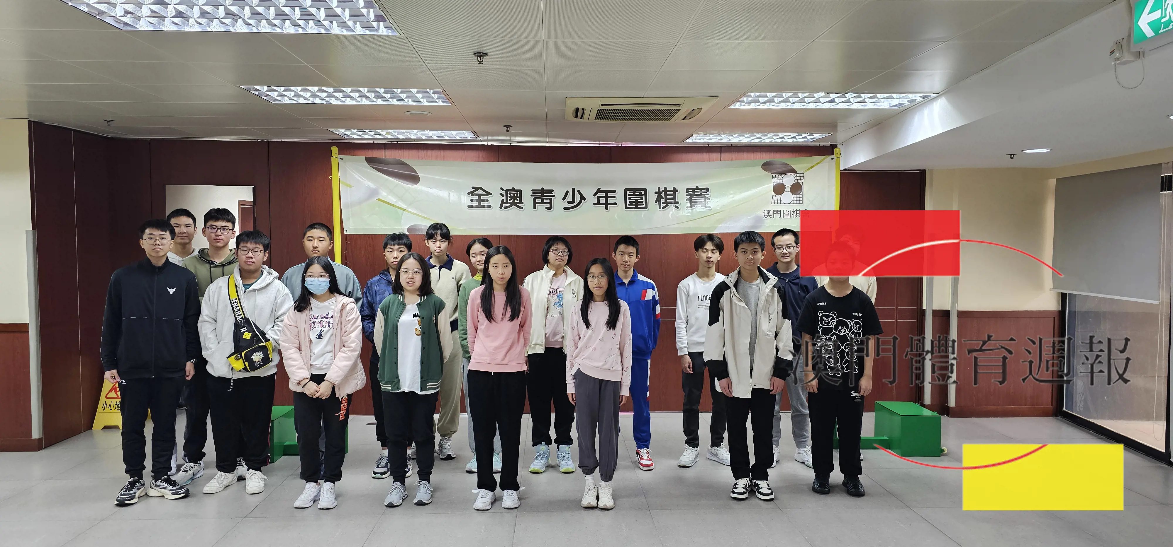 青少年圍棋賽圓滿落幕，13-18歲組棋手大合照。.jpg