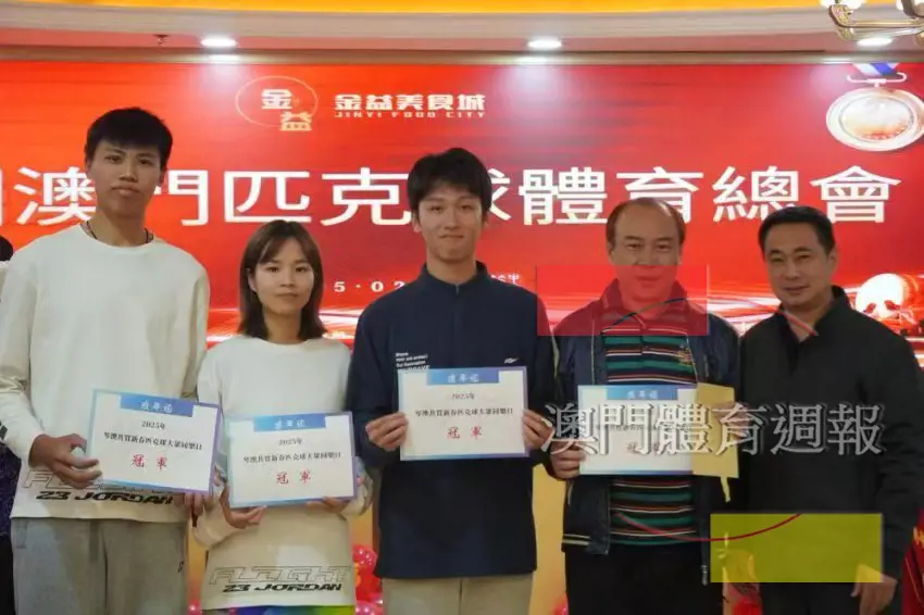 由楊耀健、韋佳宏、湯景文、楊傑雄、潘仲衡、盧芊如組成的粵澳聯隊奪成年組冠軍.jpg