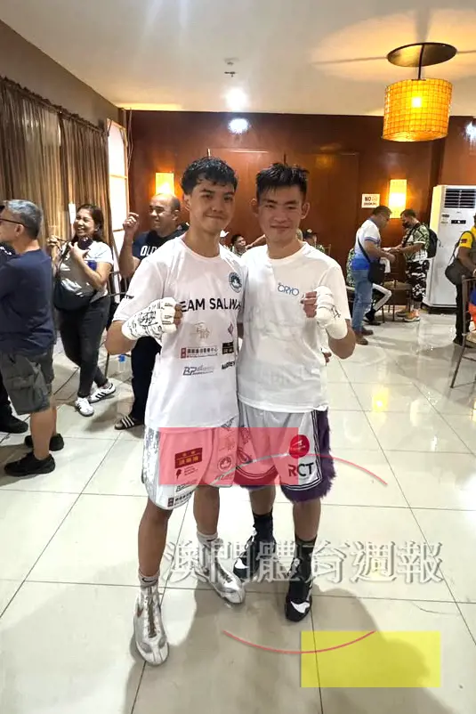 沙爾文與香港拳館的拳手合影.jpg
