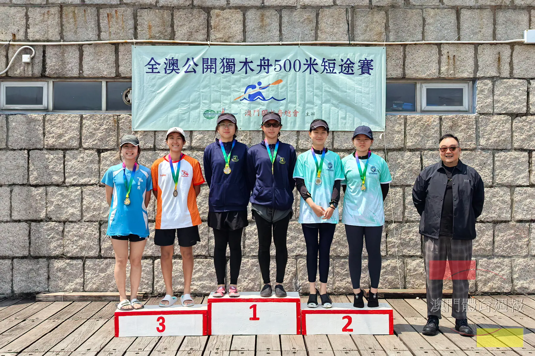 女青K2三甲隊伍接受頒獎.jpg