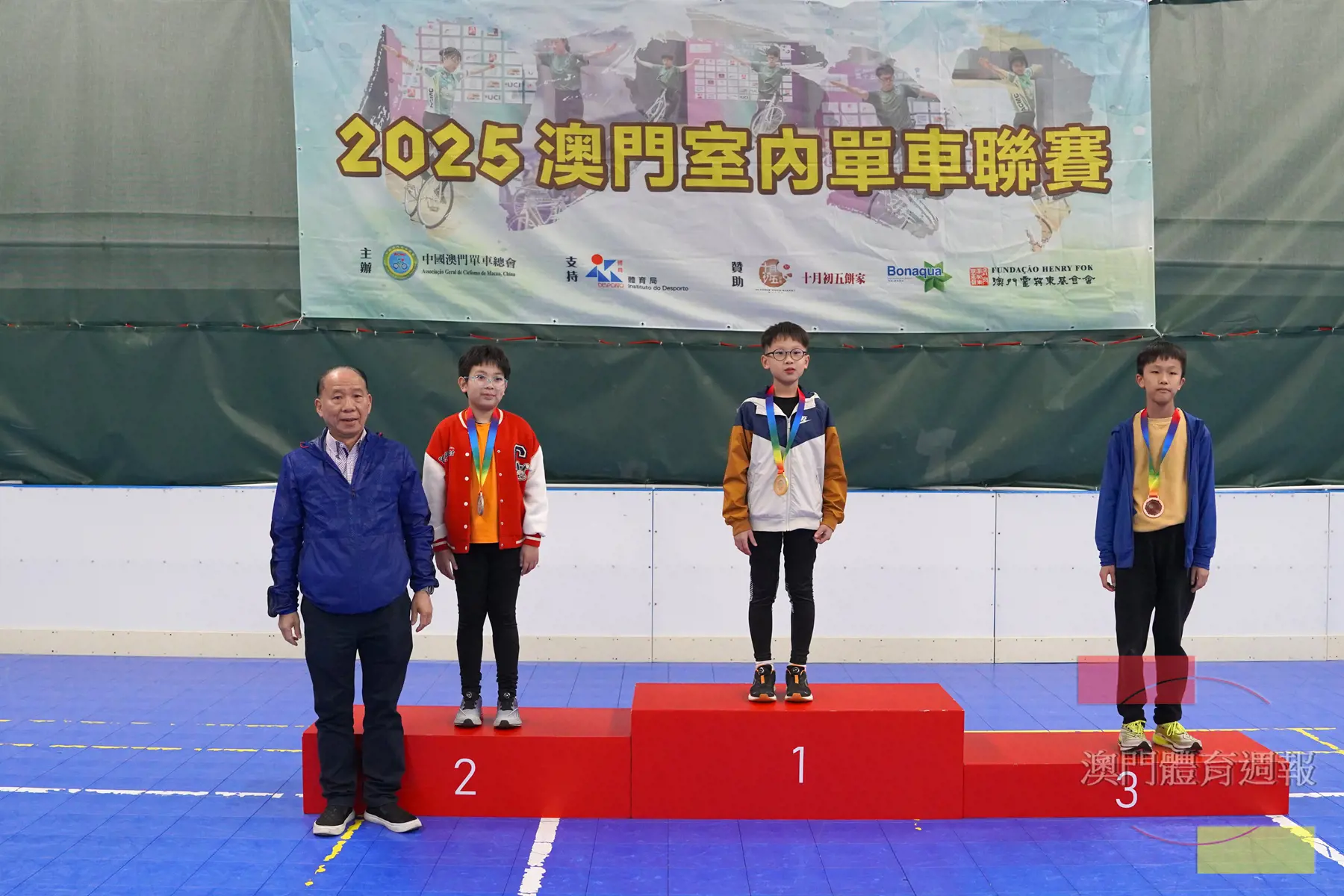 林偉雄向運動員頒發獎項.JPG
