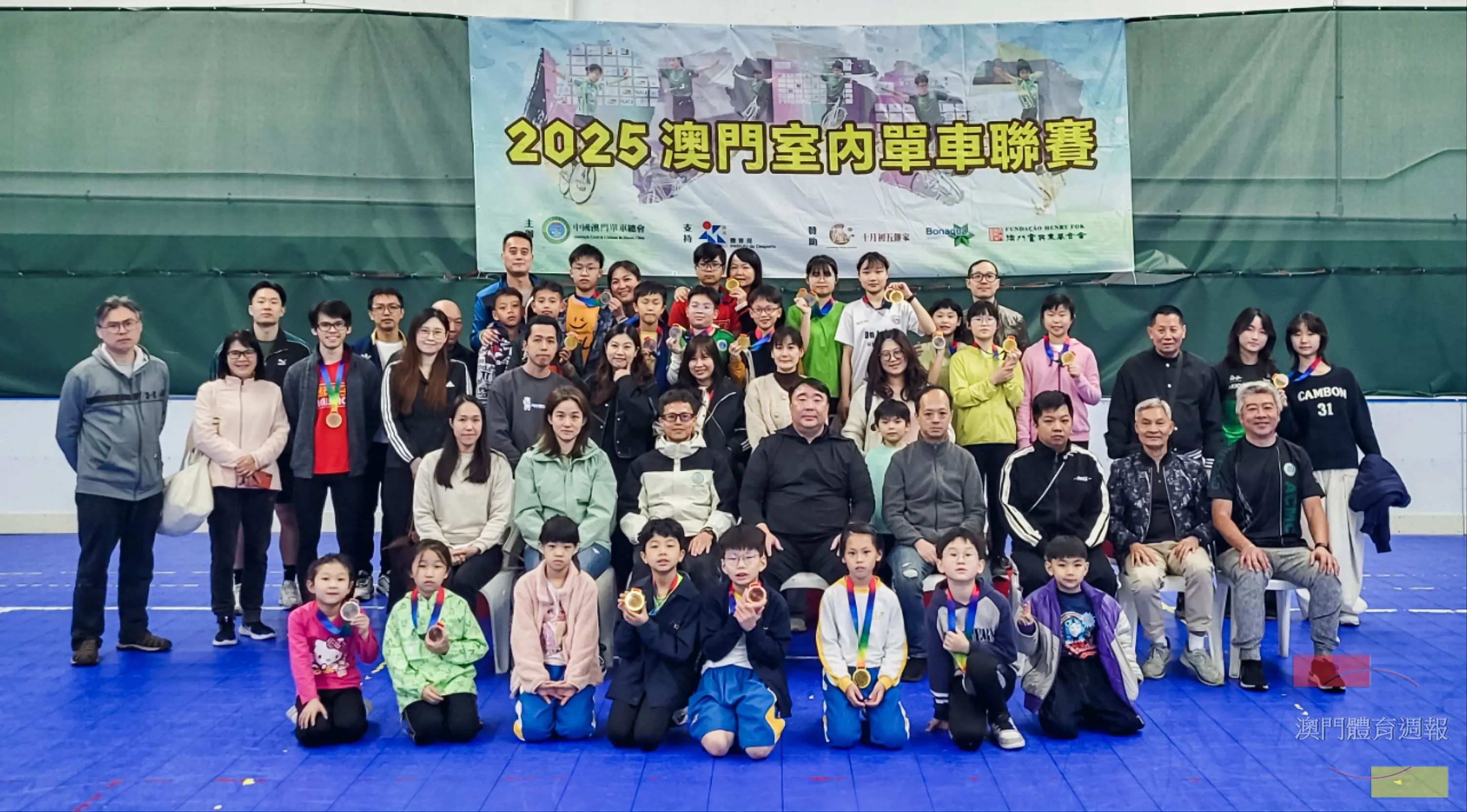 澳門單車總會理事長鄭國恆等嘉賓主持頒獎禮.jpg