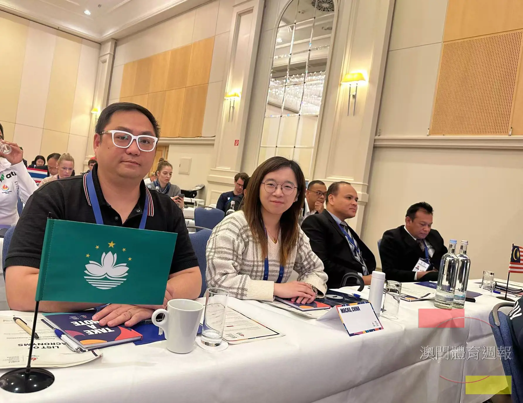 澳門專上學生體育聯會主席老傑龍與秘書李莎莎參與世大運團長會議.jpg