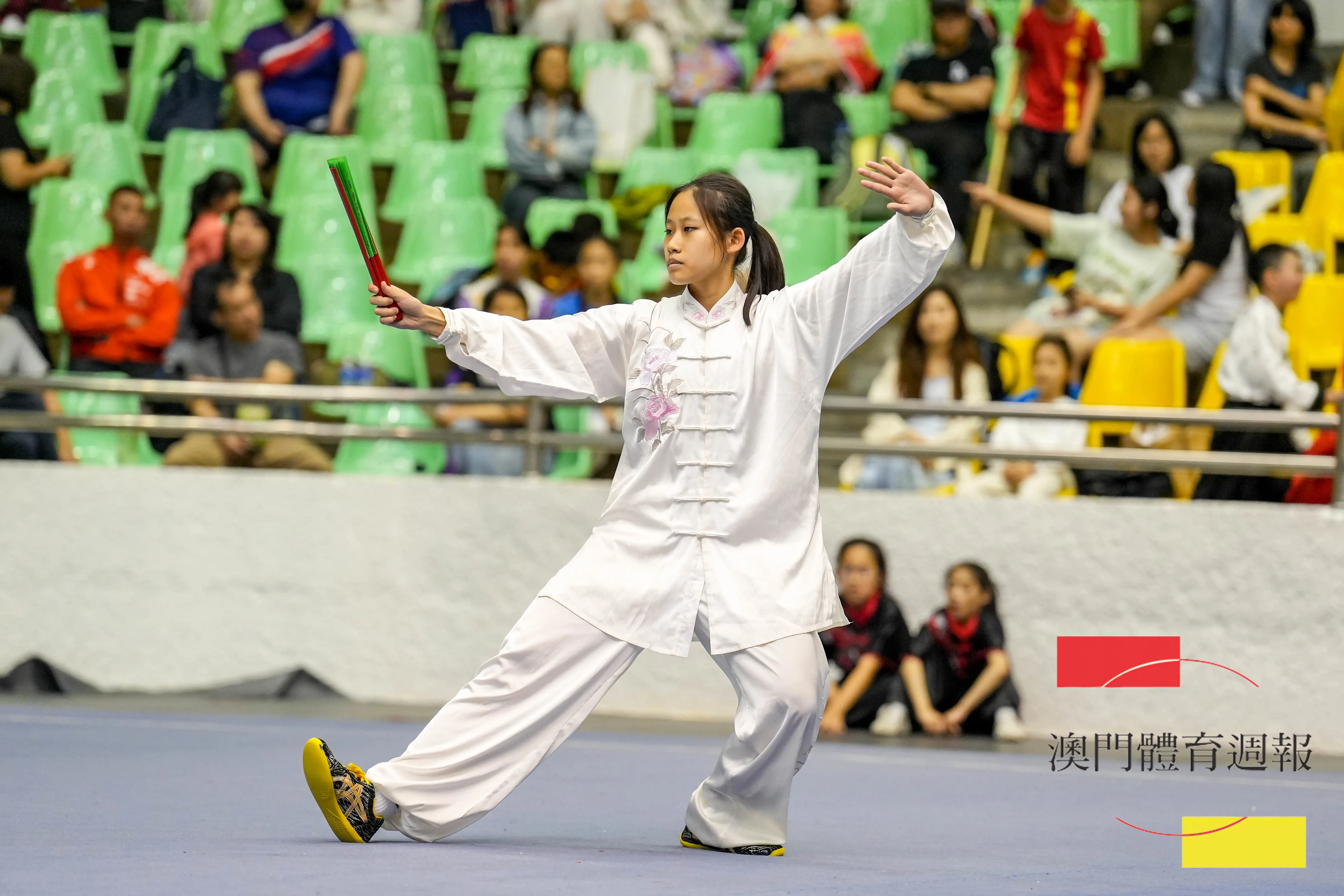 鄧淑茹在女A太極拳、扇封后.jpg