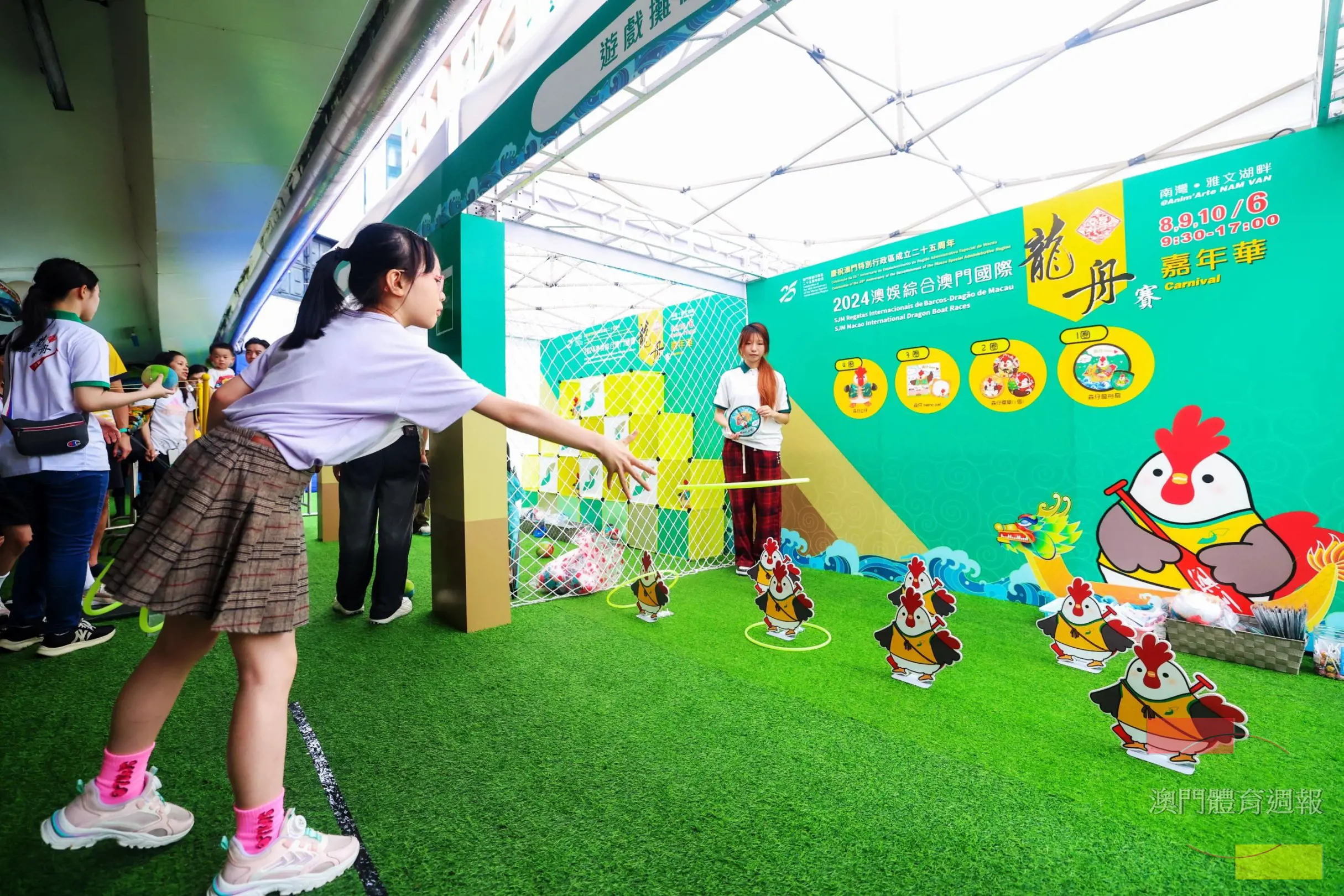 news104329_13.嘉年華現場攤位受歡迎.jpg