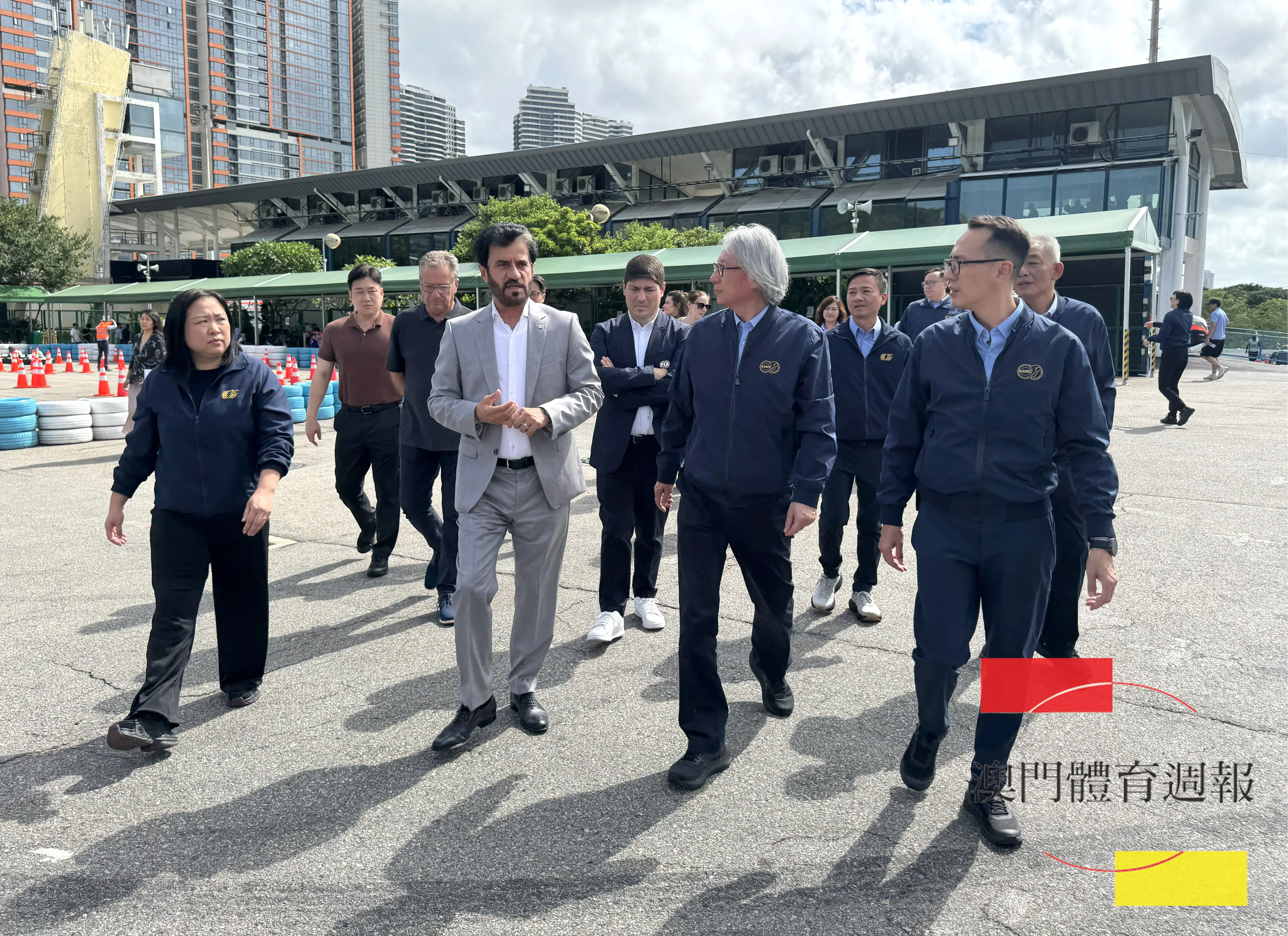 蘇拉耶姆(左二)在李詩靈李詩靈(左一)、鍾國榮(右二)及何比道(右一)陪同下參觀路環小型賽車場.jpg