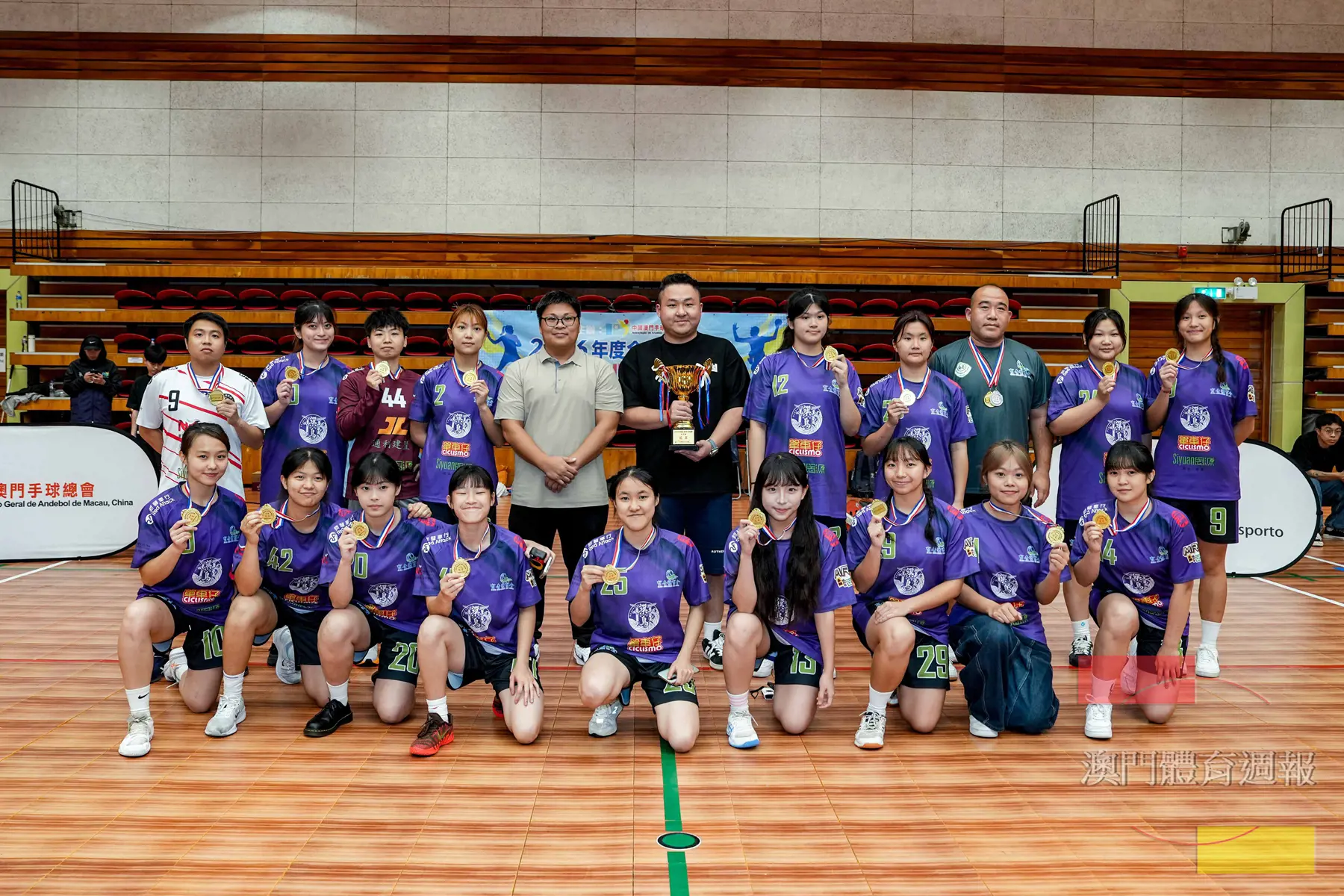 育青奪得女子組冠軍.JPG