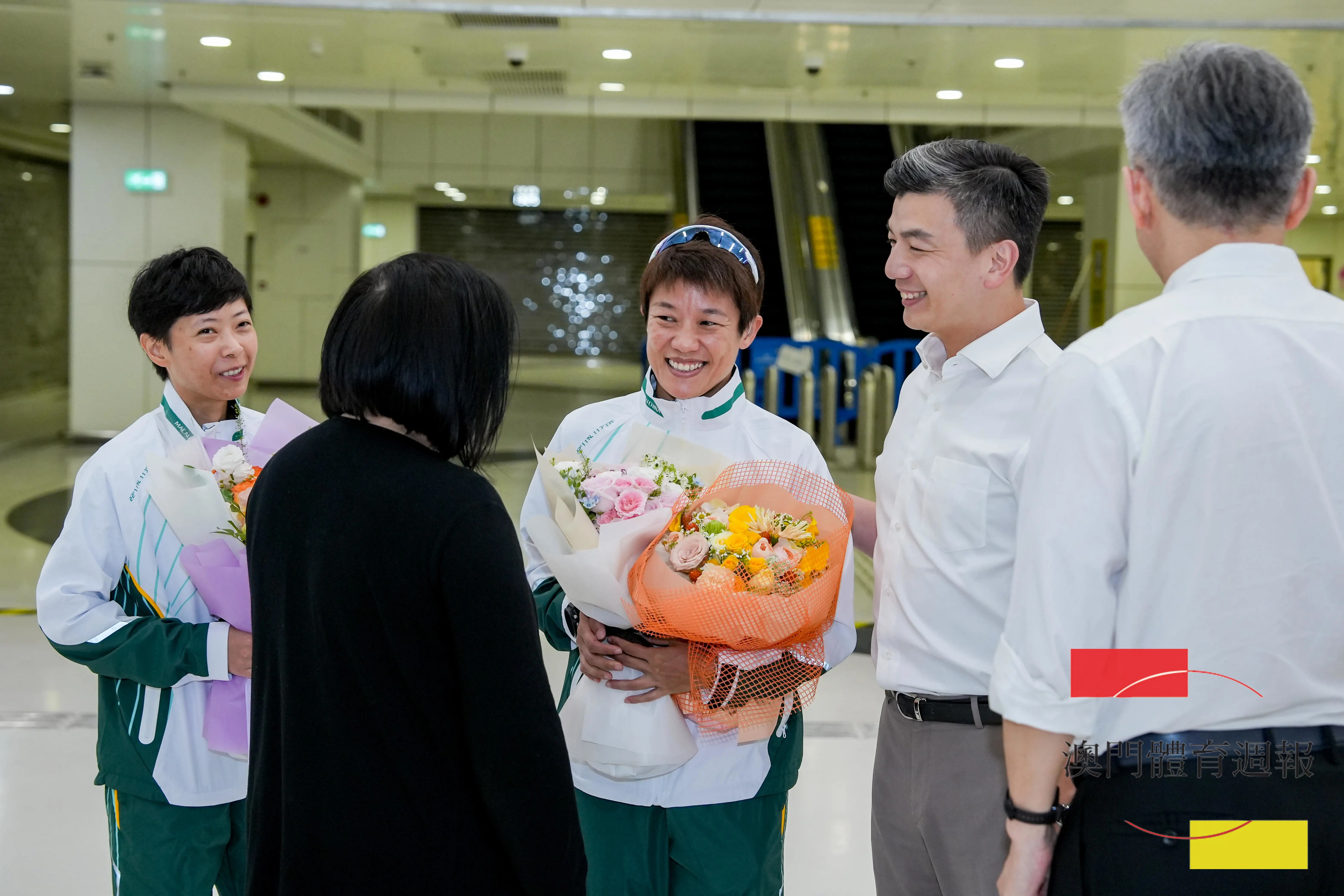 體育局局長張子軒祝賀許朗勇奪佳績.jpg