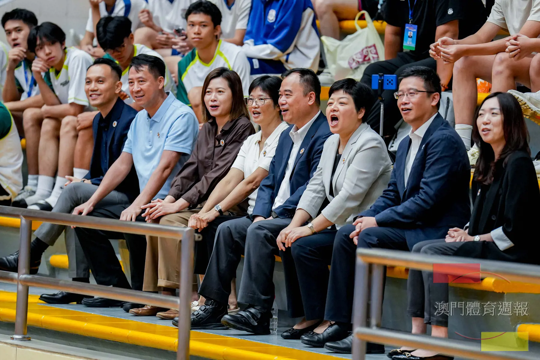嘉賓落力打氣.jpg