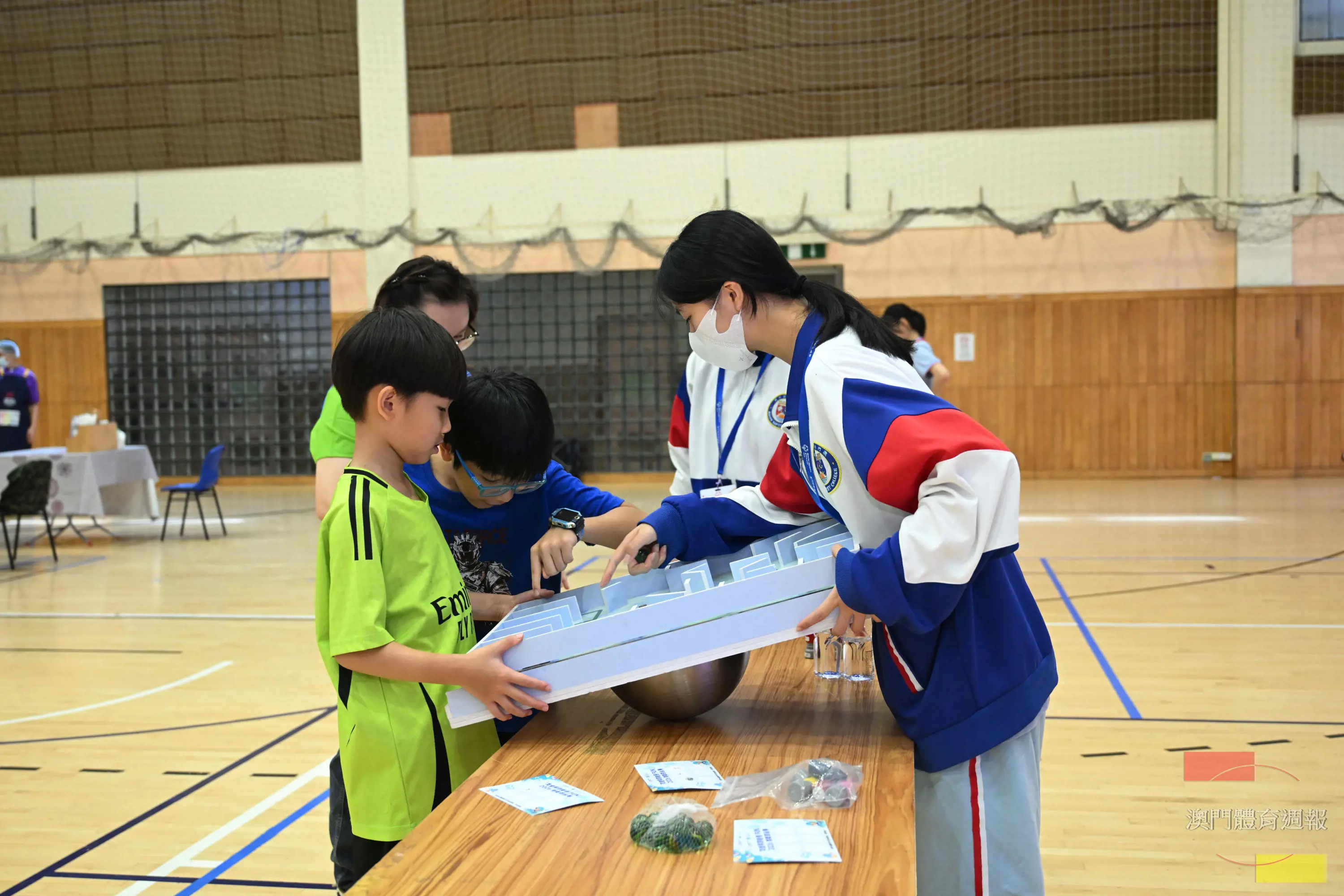 出席頒獎禮學員參與遊戲活動.jpg