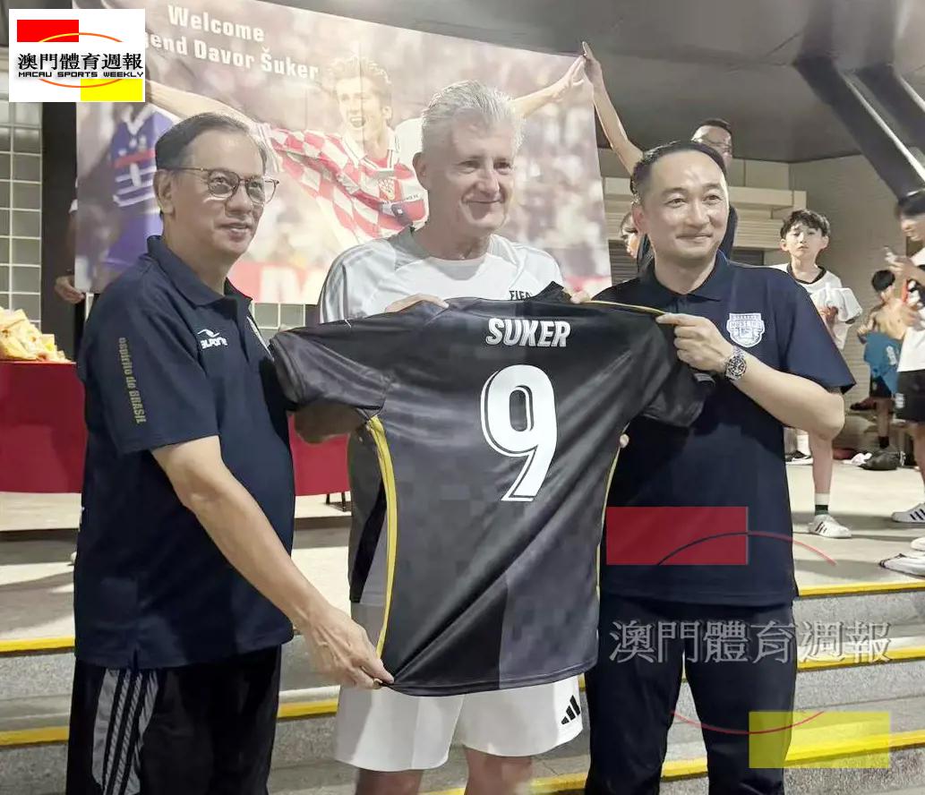 202蘇加與澳科精英足校負責人合照.jpg