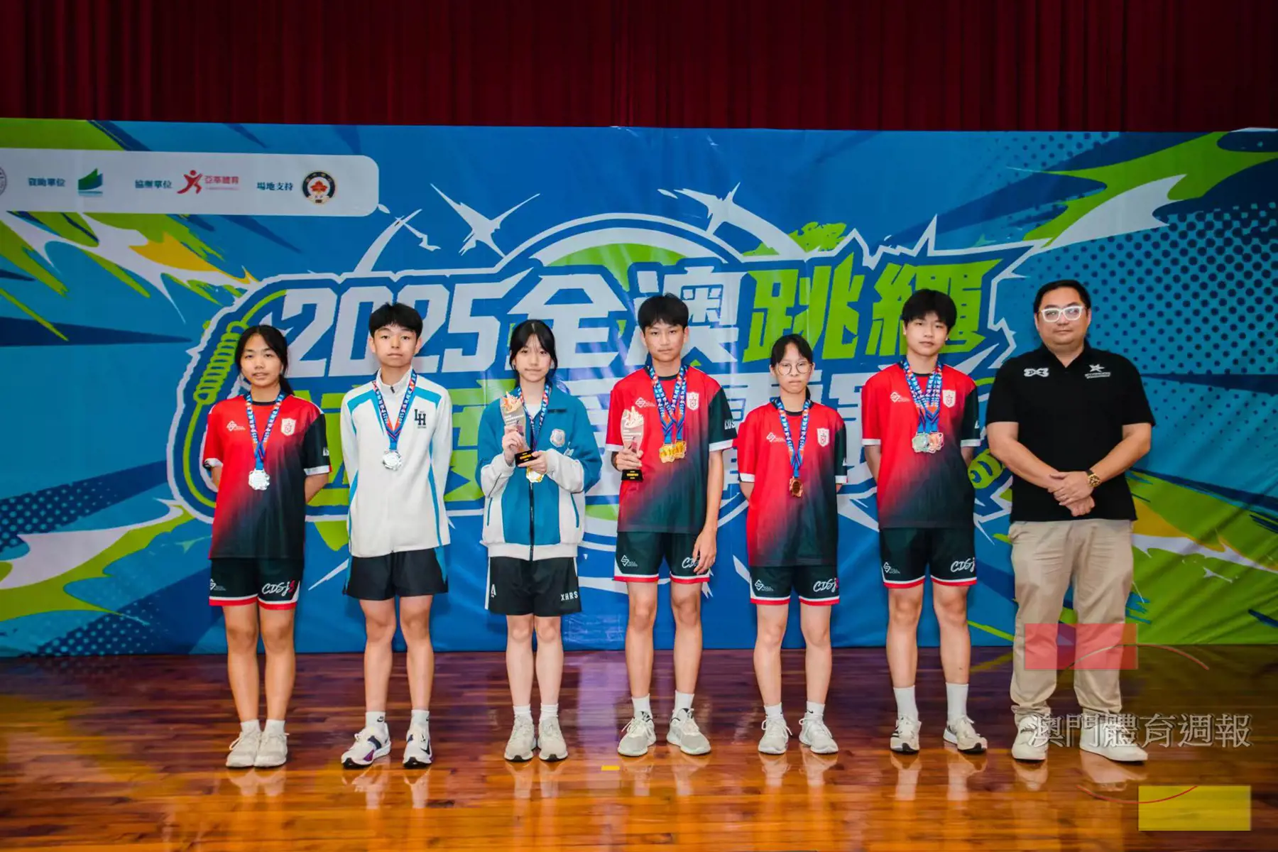 180秒速度耐力跳U16組頒獎.jpg