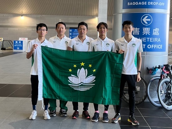 三彍青年鐡人運動員赴港參賽。.jpg
