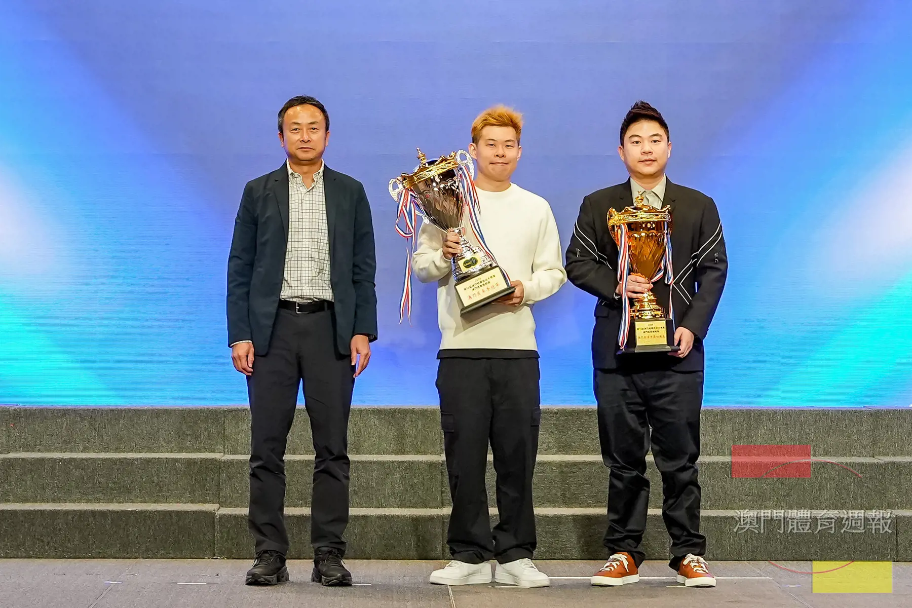 曾柏然（中）及梁智浩（右）收穫澳門大賽車路車挑戰賽澳區車手冠軍及最快圈速獎項.jpg