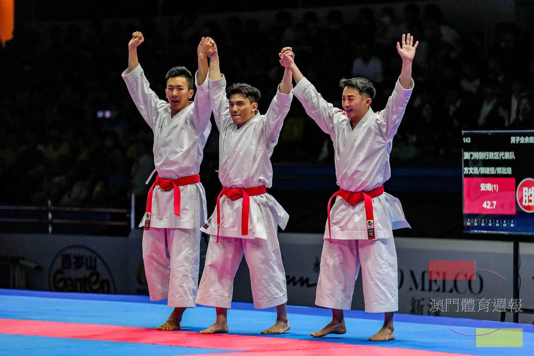 澳門男子團體型（左起）鄭沘珞、方文浩、郭建恆奪得全運會歷史首金.jpg