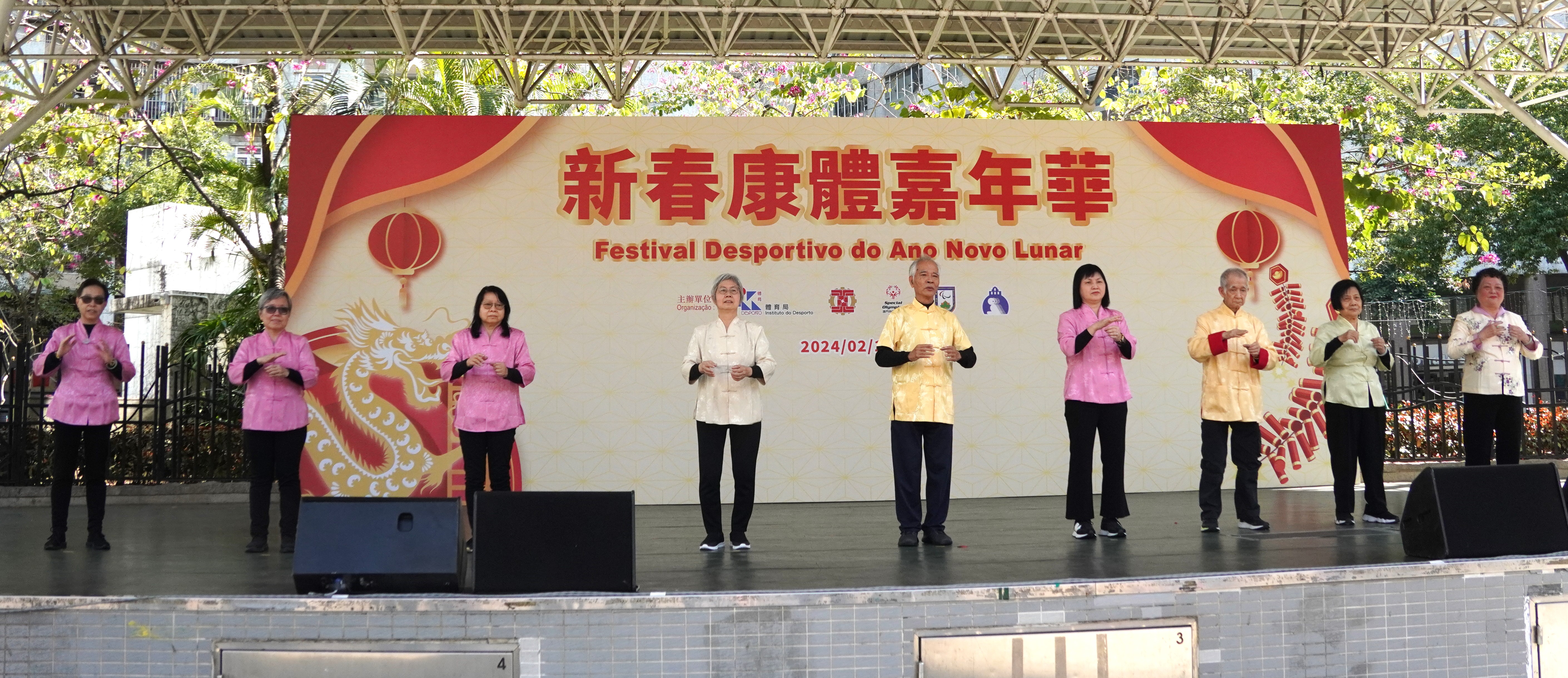 聾人協會安排的手語舞表演.JPG