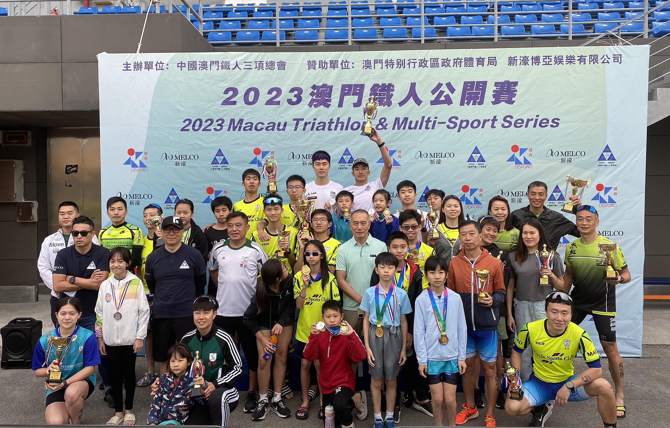01年度首場鐵人三項賽上周日結束.jpg