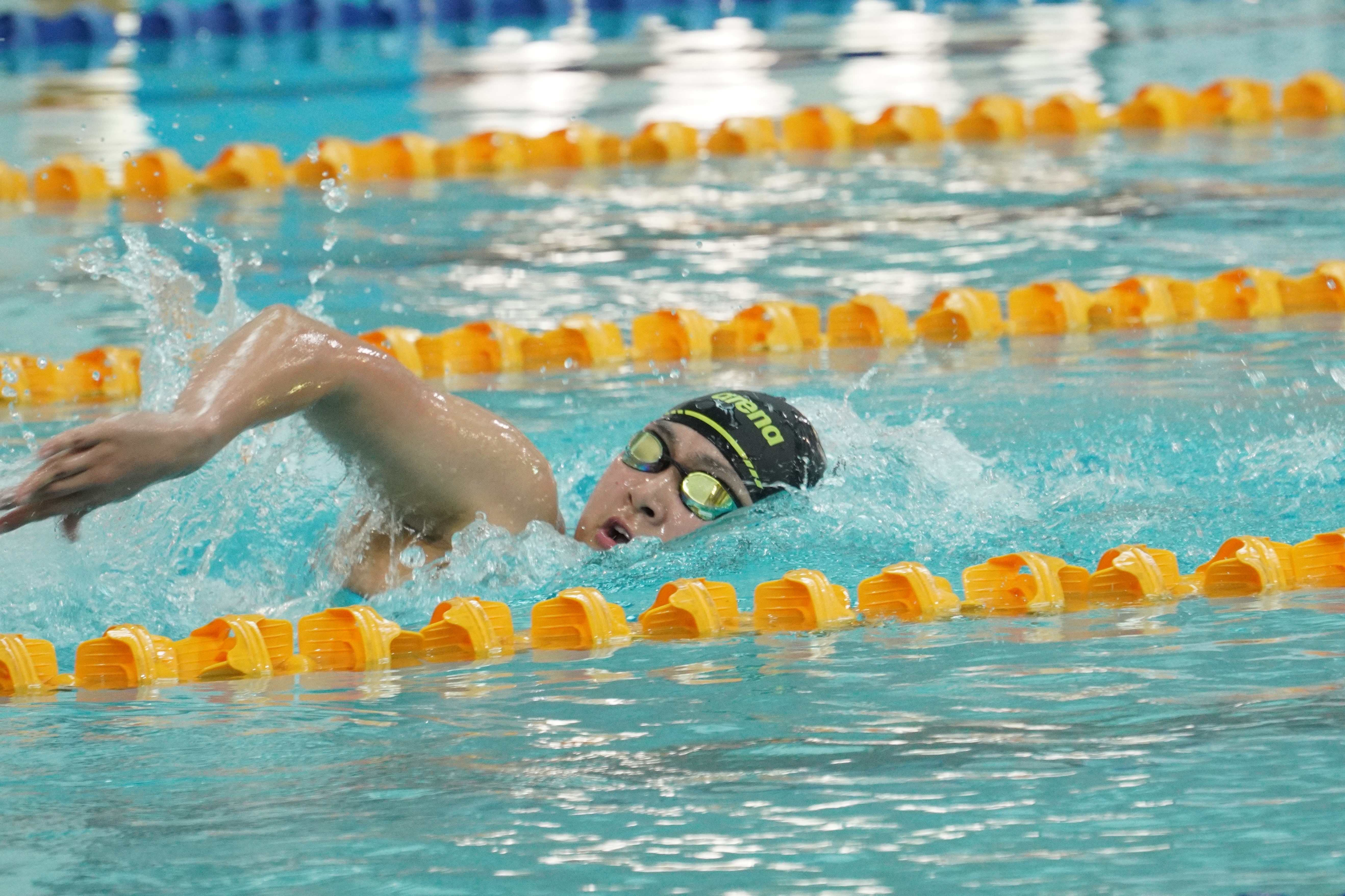 鄭穎芝在女子15至17歲組400米自由泳賽事中奪冠.JPG