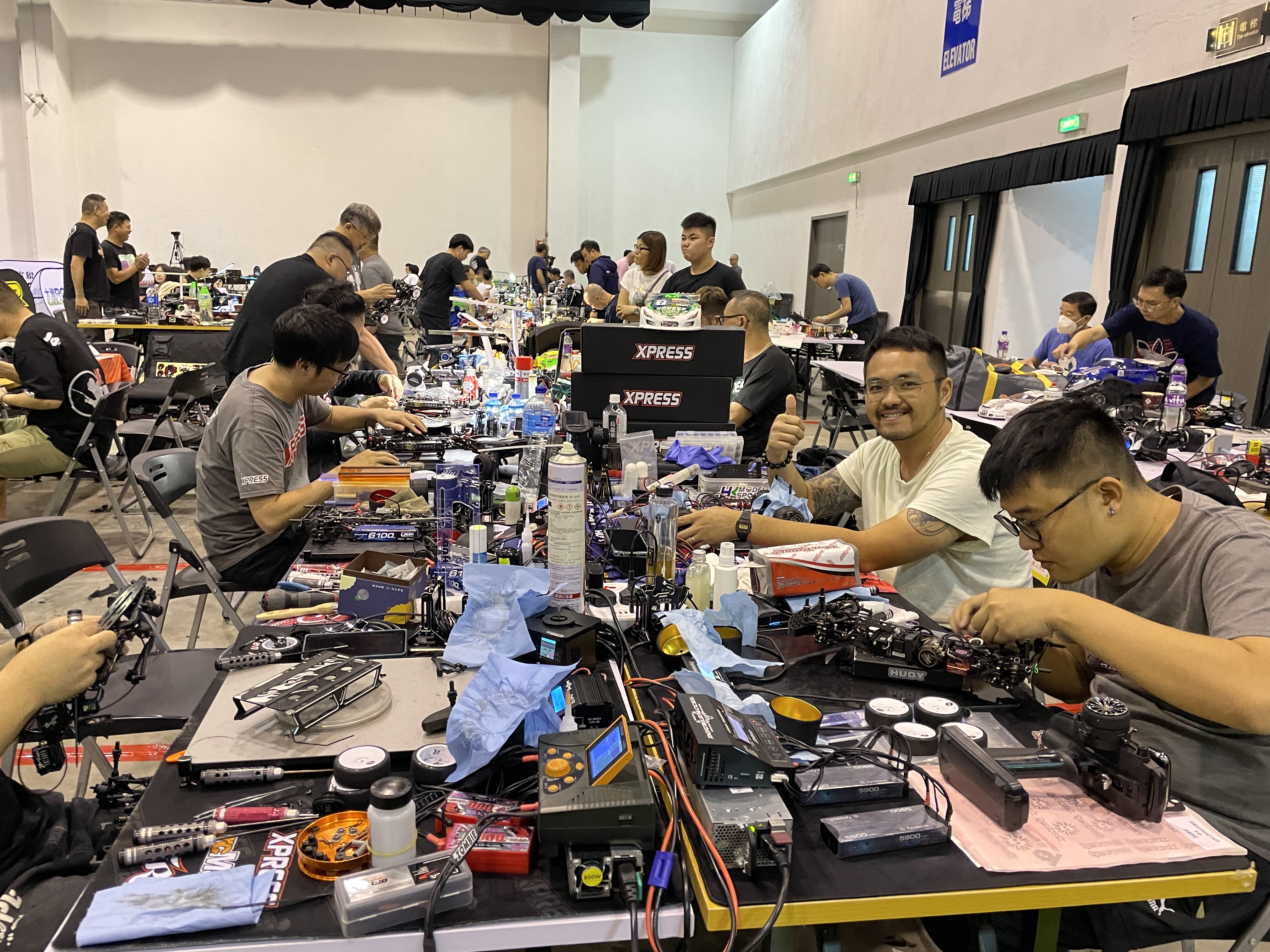 A4車手們同時亦是電工高手.jpg