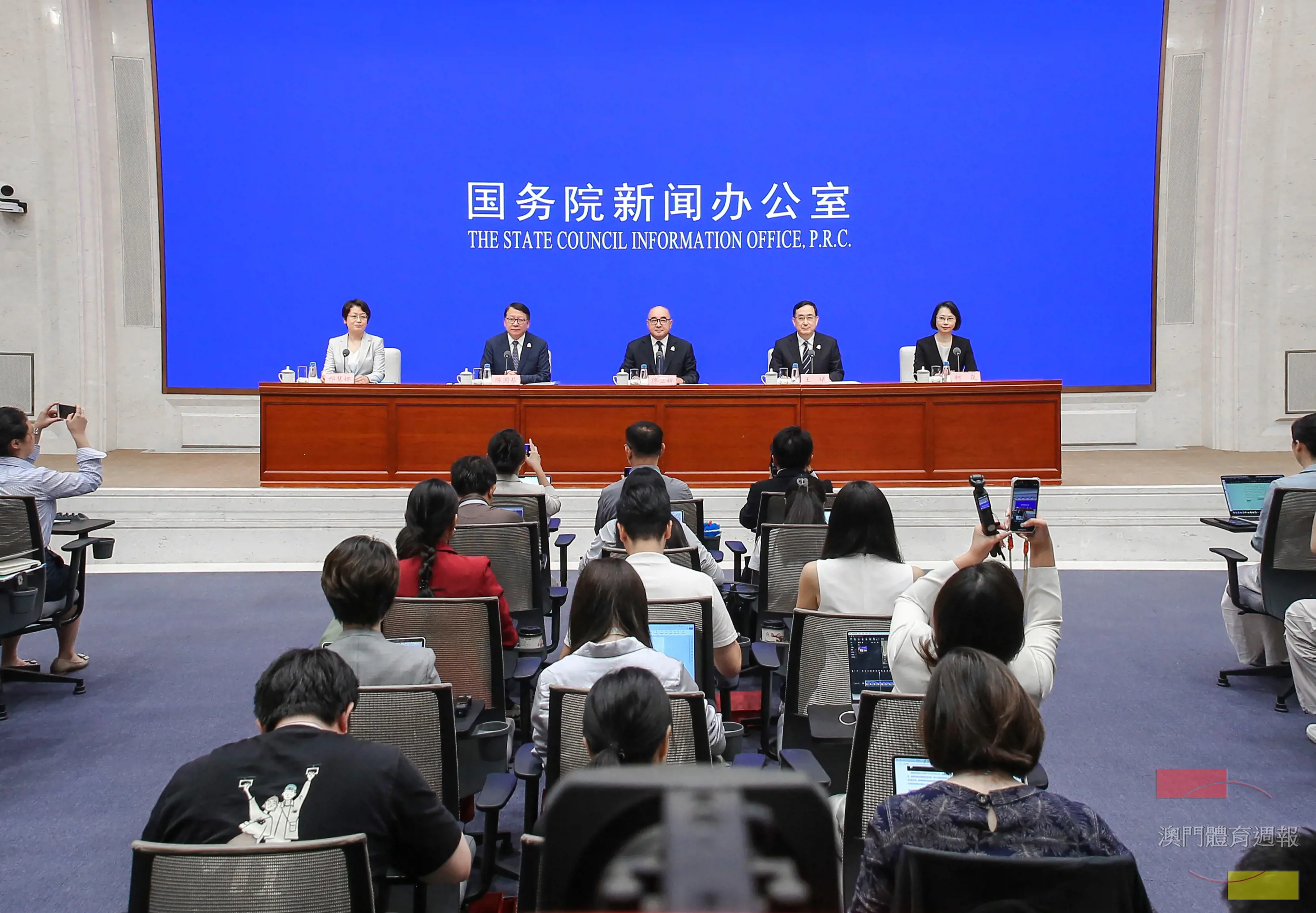 國務院新聞辦公室舉行新聞發佈會介紹十五運會籌辦情況.jpg