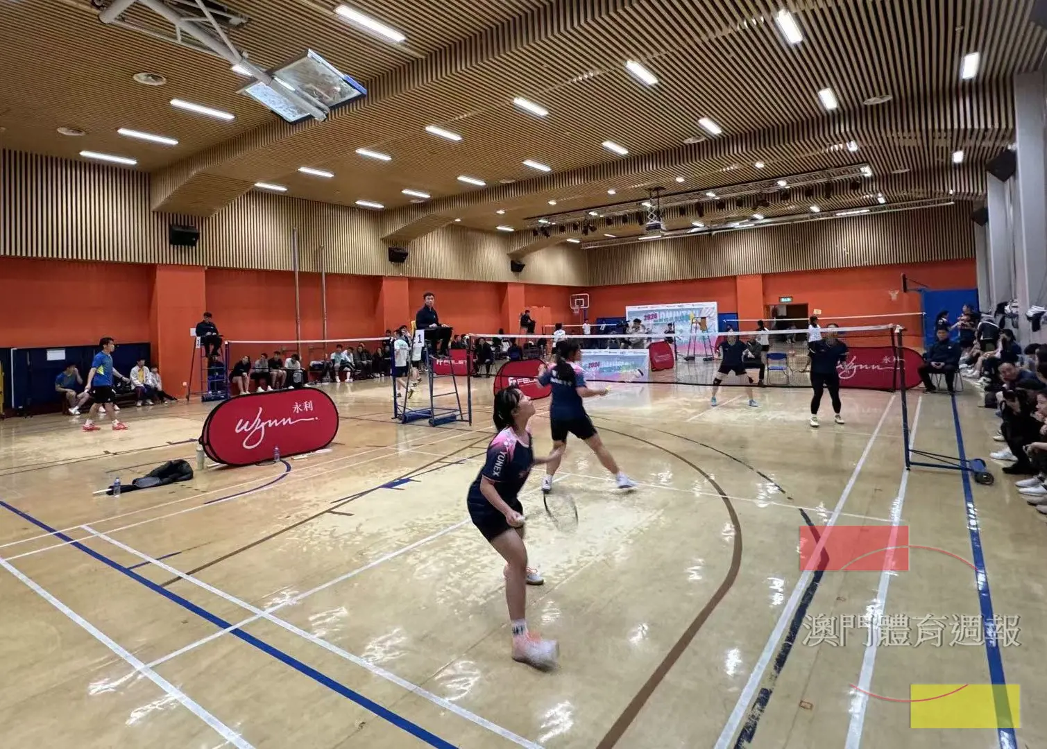 賽事在何東中葡小學綜合運動室進行.jpg