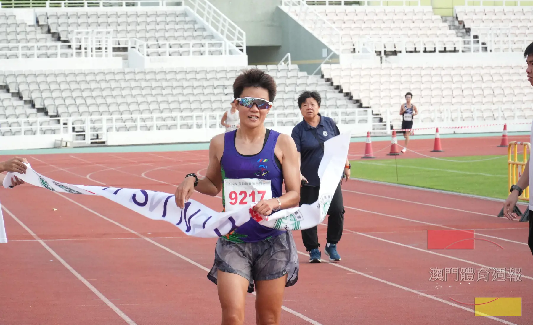 許朗為首女子跑手衝線，取得女子壯年組冠軍.jpg