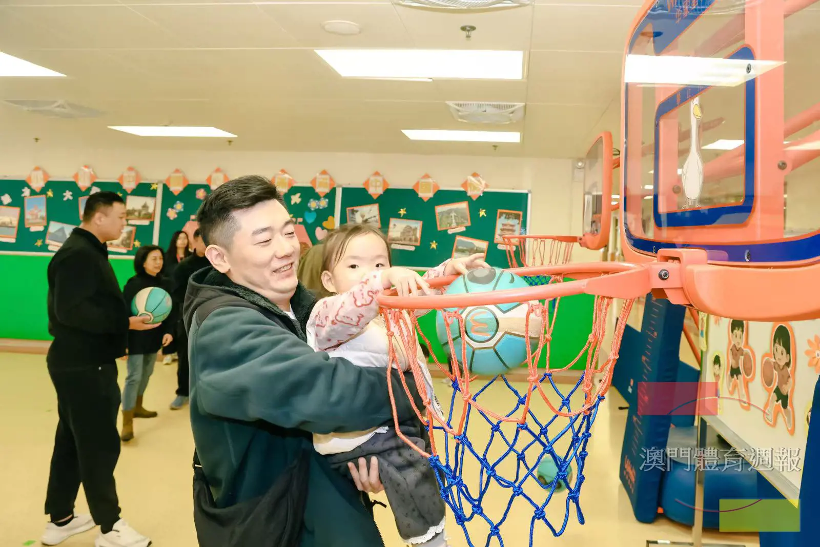 A6  家長帶同囡囡享受親子樂趣.jpg