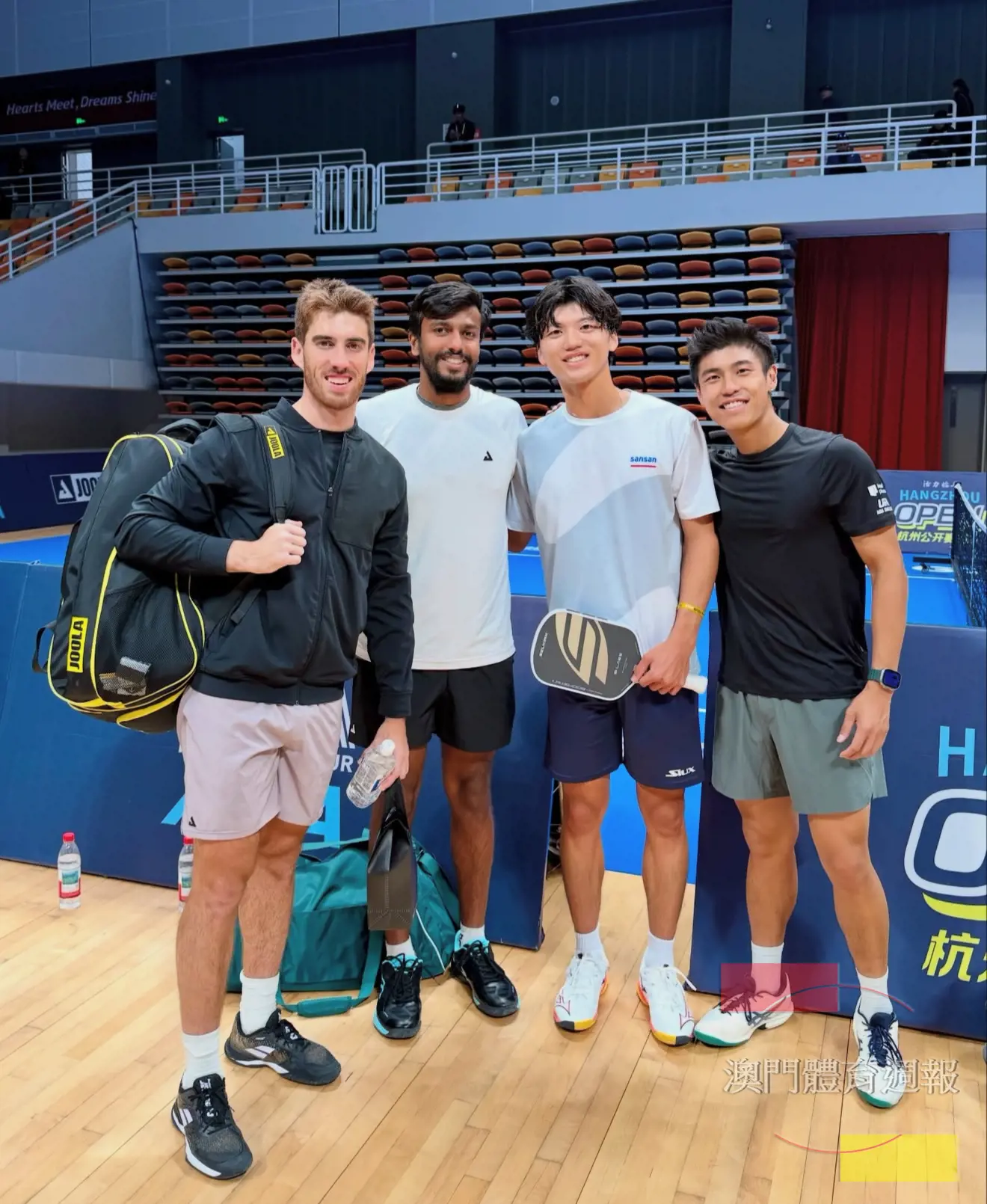 10 與 (左起)Federico Staksrud（世界第一男單球員），Armaan Bhathia（印度第一）及畠山成冴（日本選手）在杭州公開賽上。.JPG