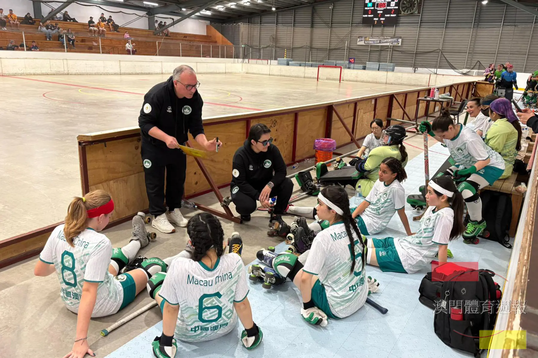 教練為澳門女子隊部置戰術.jpg