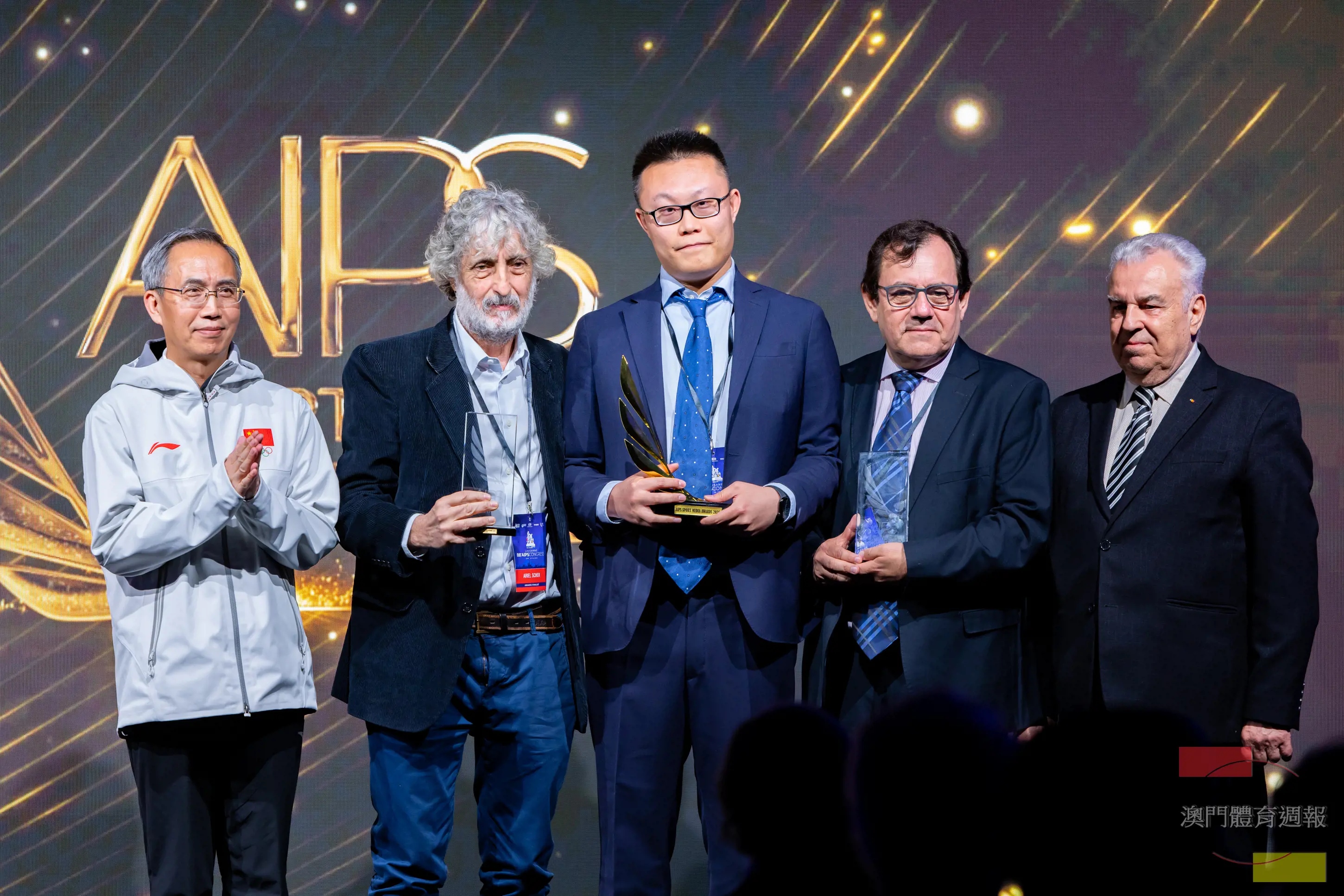 中國沈天浩(中)在文字類體育專欄組別獲金獎.jpg