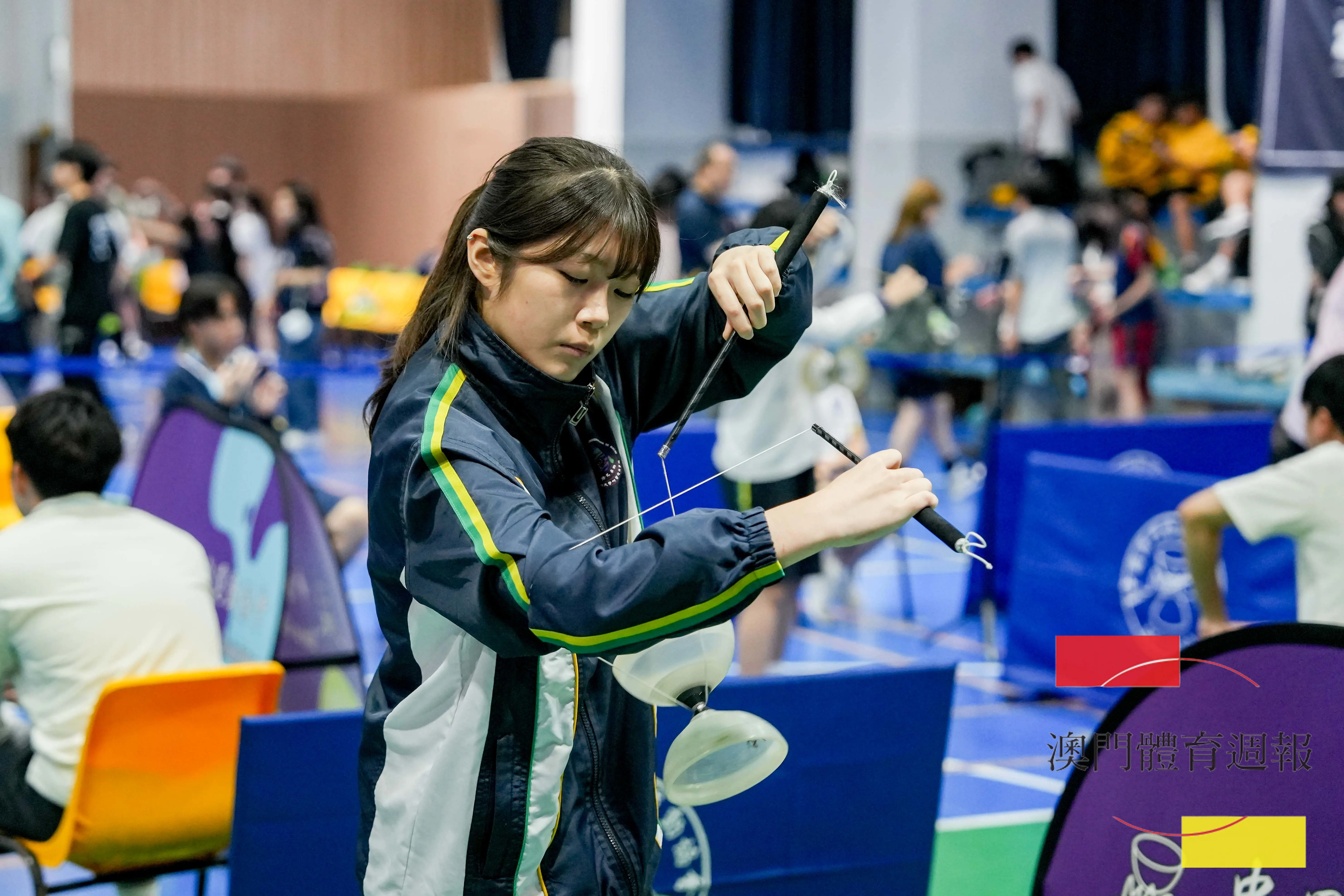 選手進行繞手項目競逐.jpg