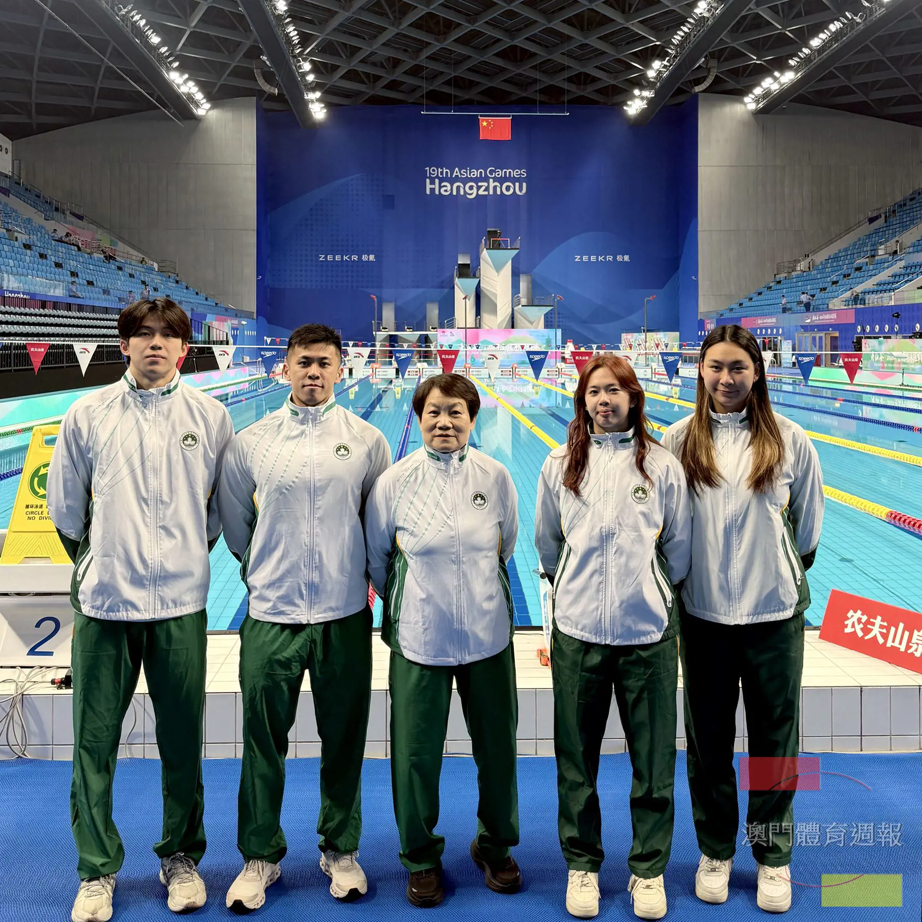 游泳代表隊於比賽場地合照.jpg