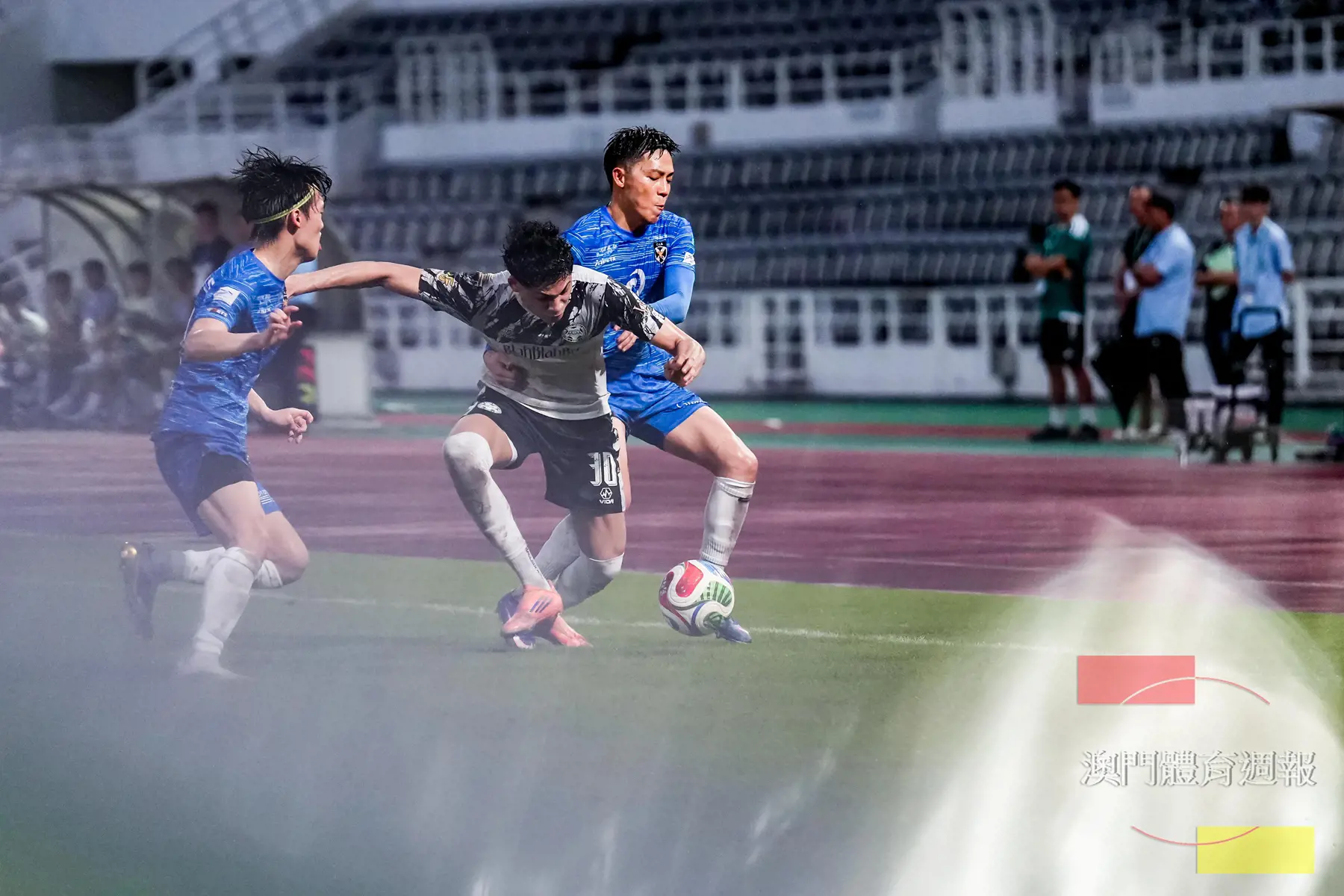 少將與嘉華微微雨戰中全力拼搏.jpg