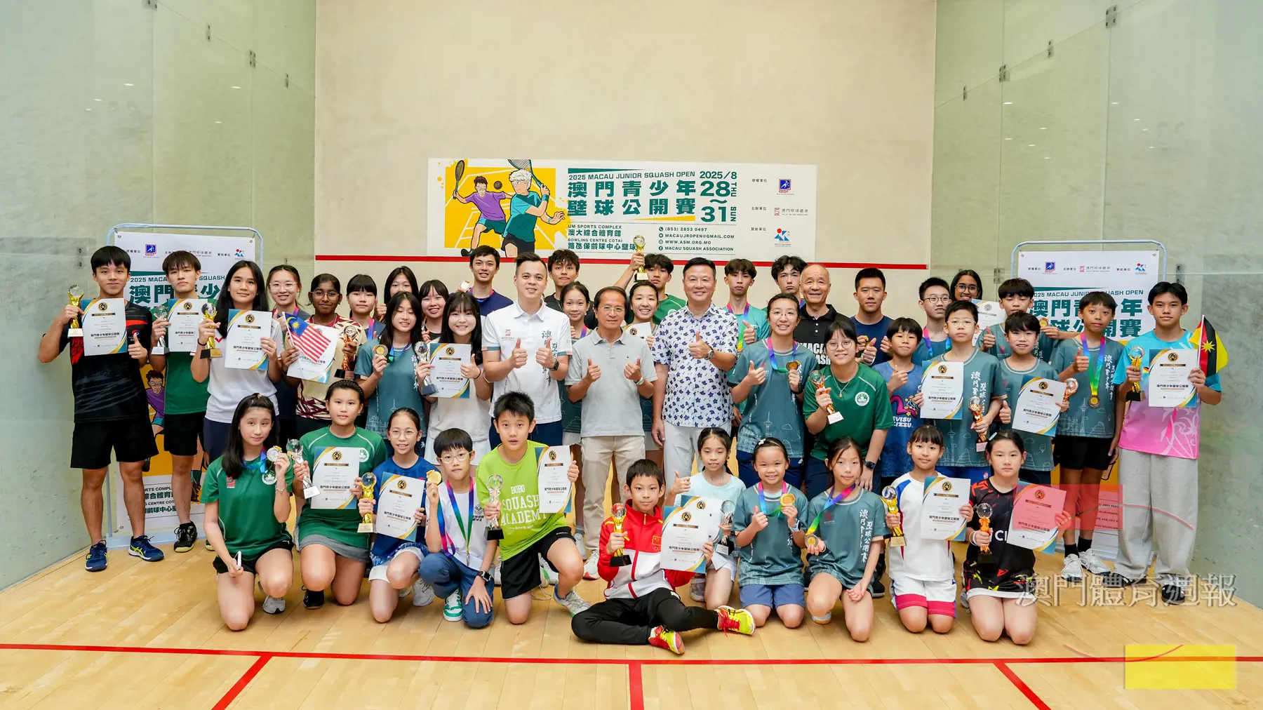 嘉賓與獲獎運動員合影.jpg