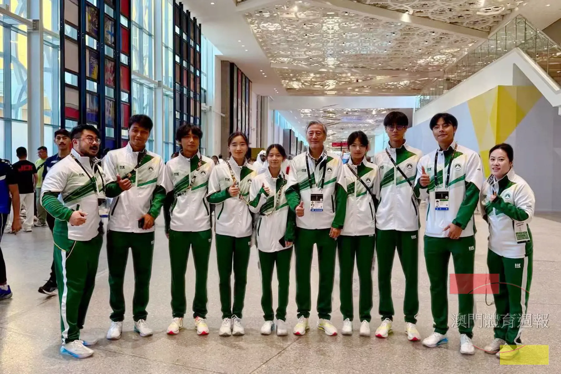 代表團於亞青運開幕式合影.jpg