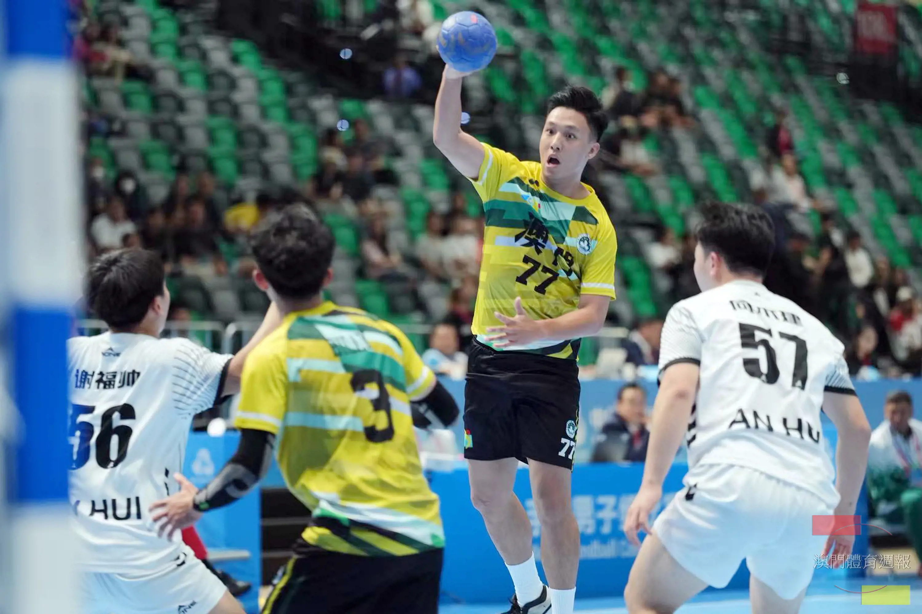 手球隊霍俊浩起手攻門.jpg