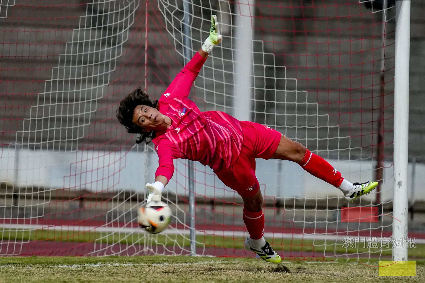 陳達燊在十二碼戰專注撲救.jpg