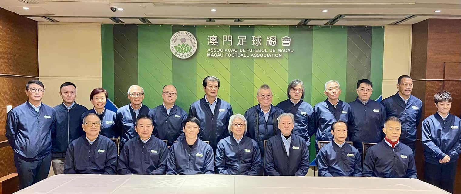 足總領導層茶聚晤傳媒.jpg