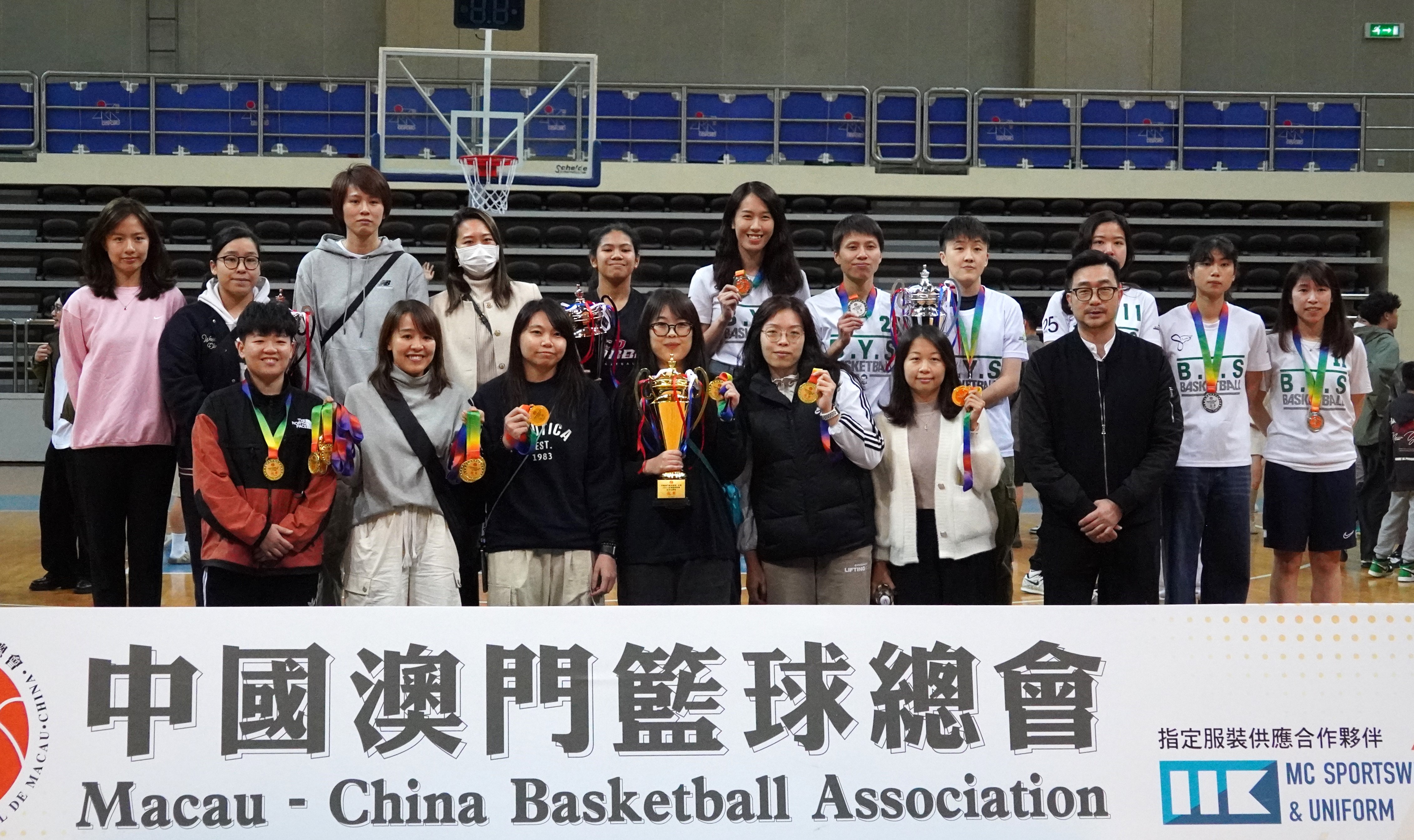 女子公開組前四獲獎隊伍，.JPG
