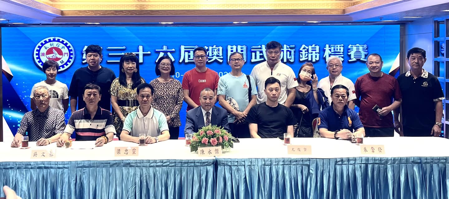 錦標賽組委會記招後大合照.jpg