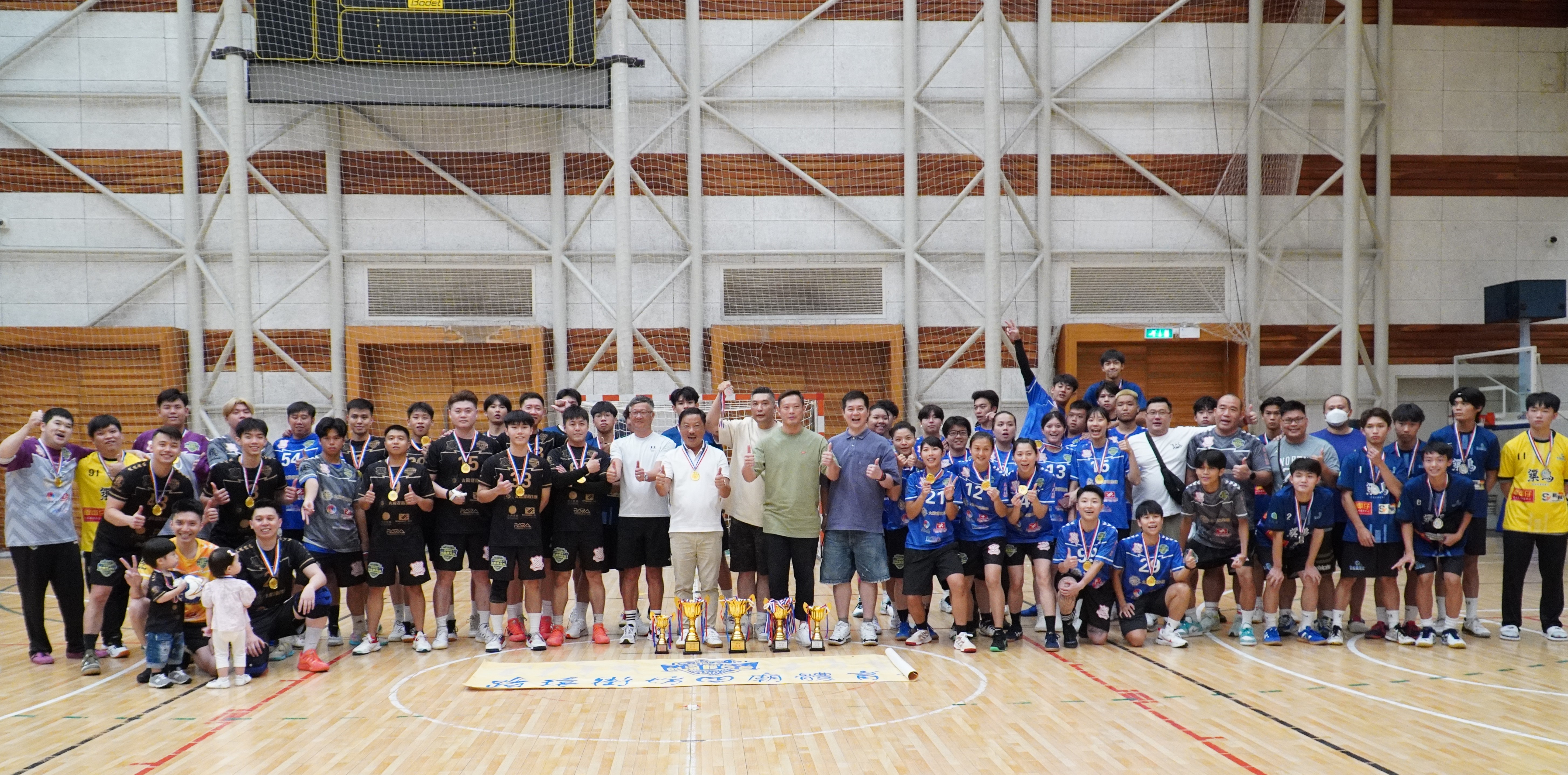 B1 今屆四廟體育會齊齊在男、女子組登頂.JPG
